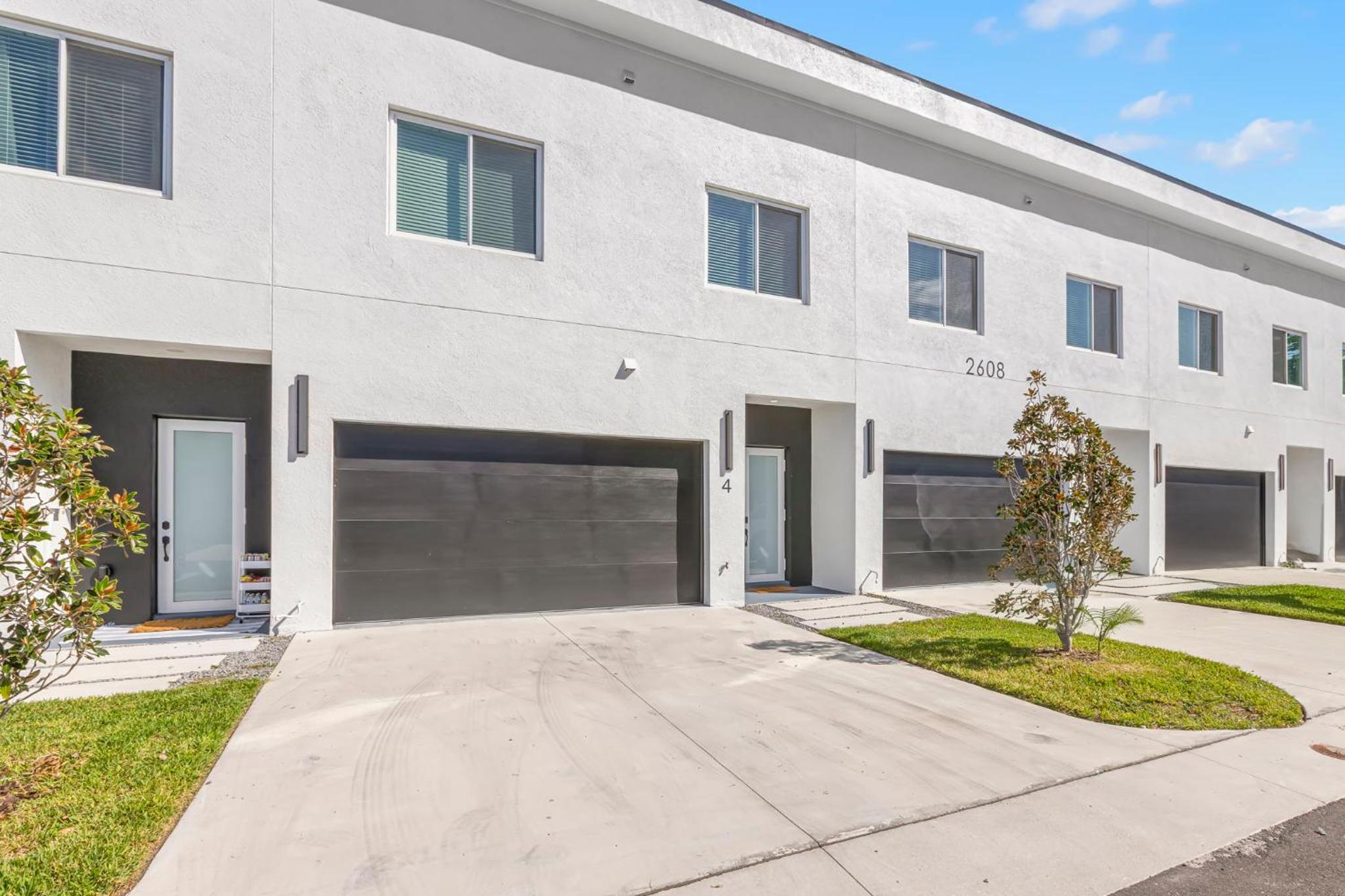 NEW! Columbus Cove - Gorgeous, Florida Themed Home In Heart of Tampa