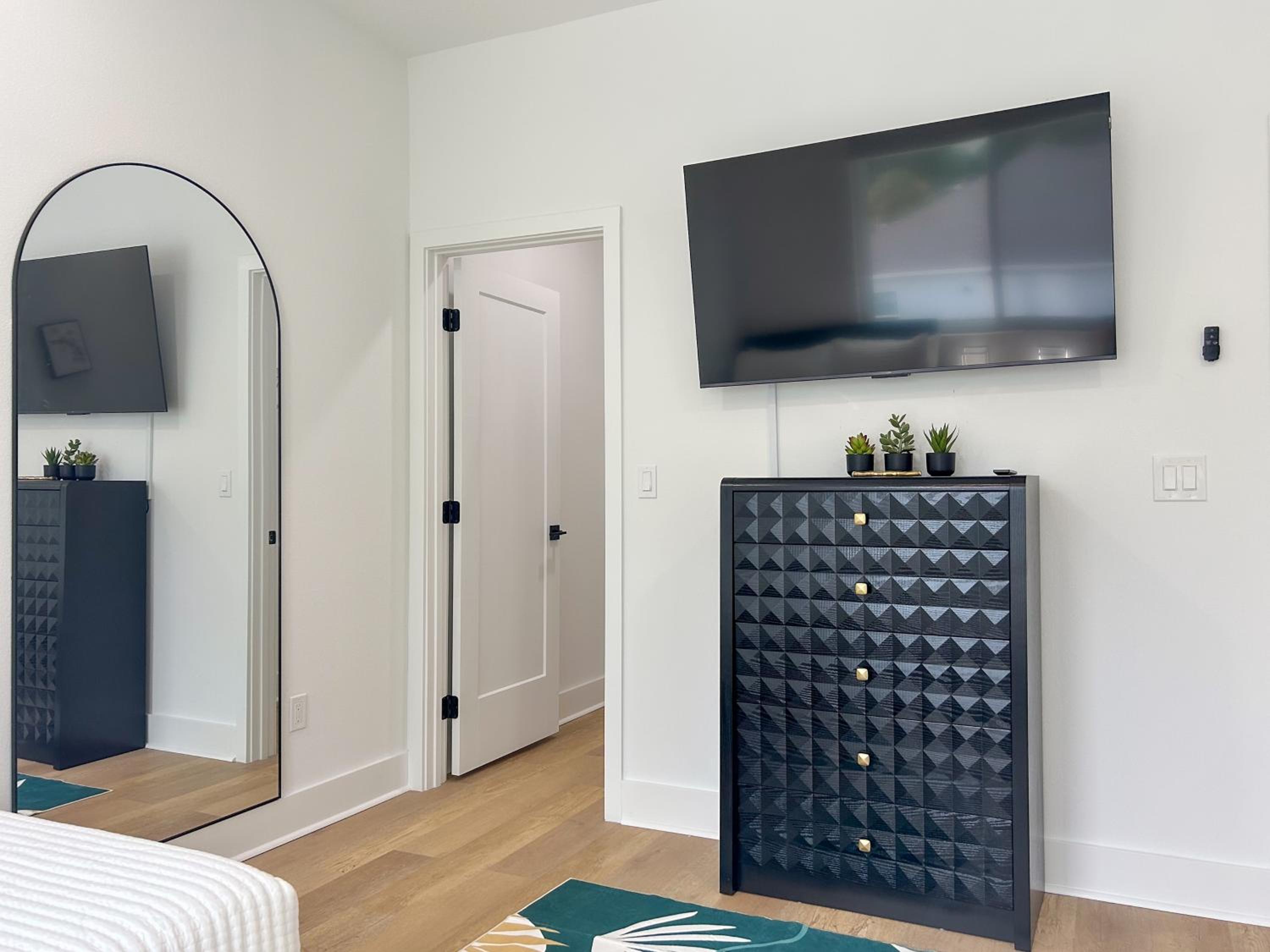 NEW! Columbus Cove - Gorgeous, Florida Themed Home In Heart of Tampa