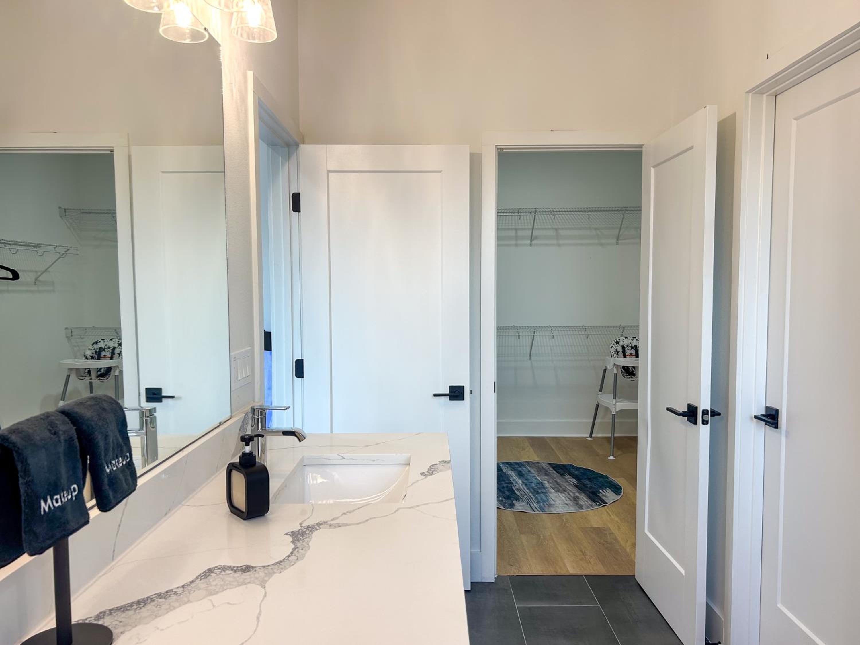 NEW! Columbus Cove - Gorgeous, Florida Themed Home In Heart of Tampa