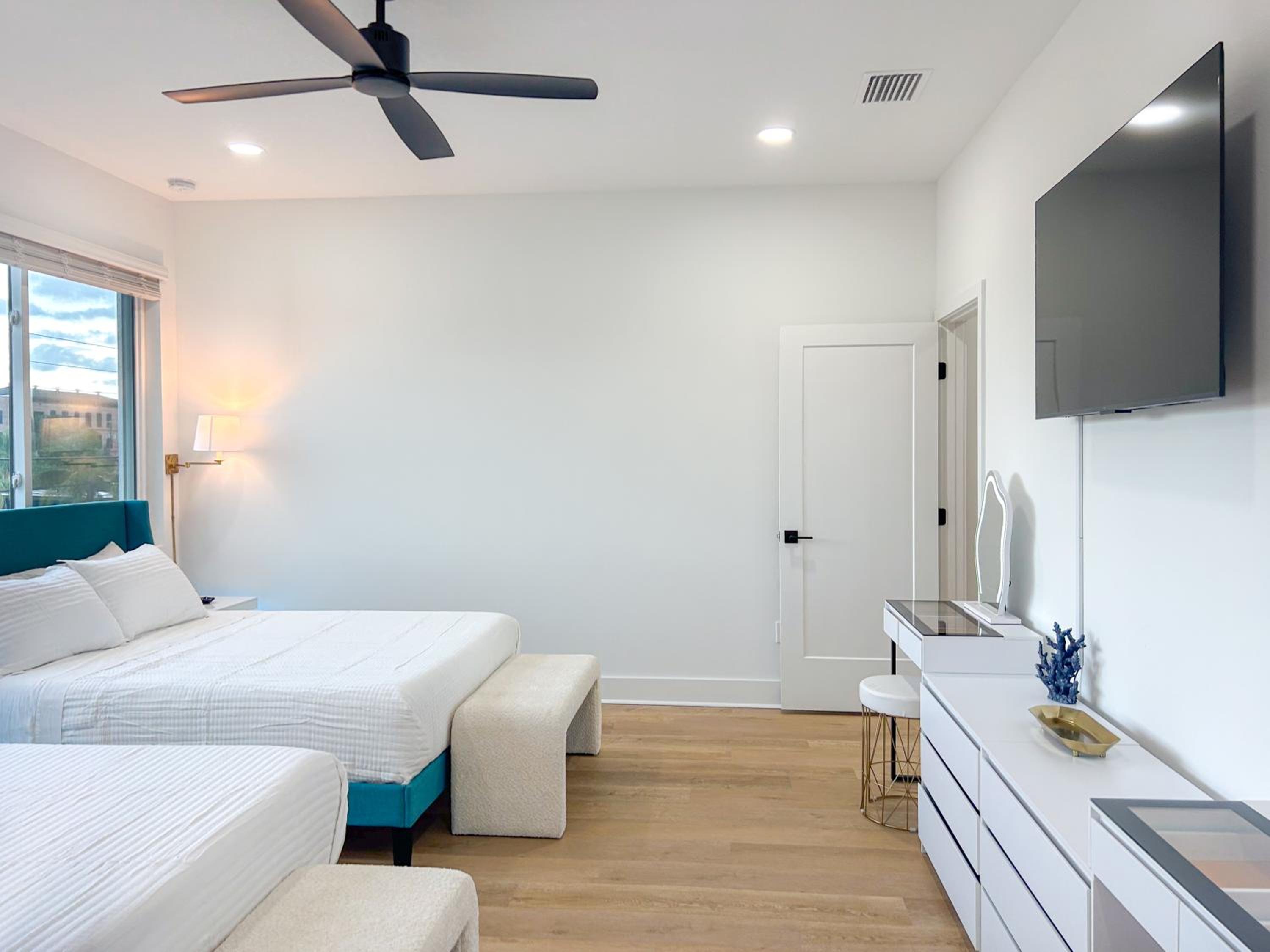 NEW! Columbus Cove - Gorgeous, Florida Themed Home In Heart of Tampa