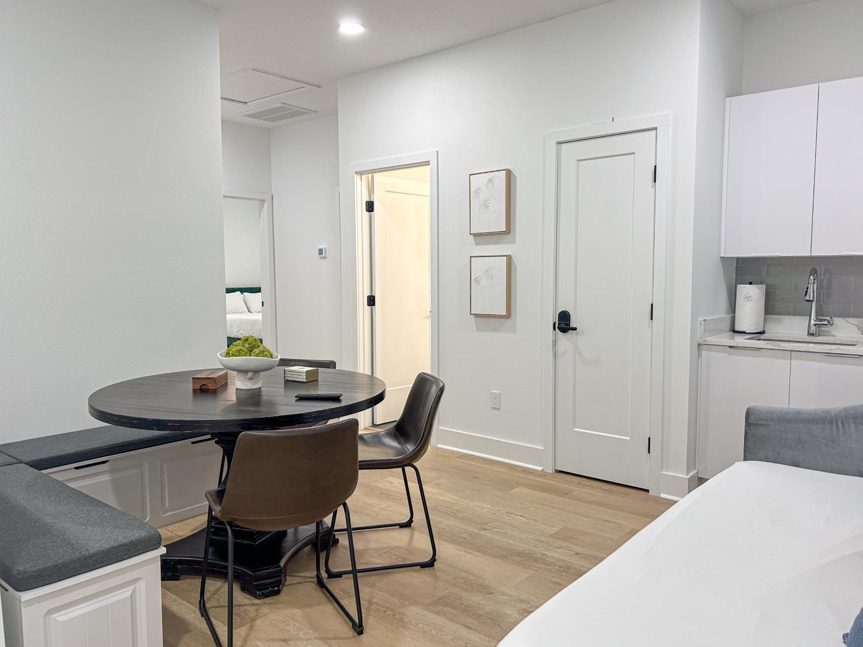 NEW! Columbus Cove - Gorgeous, Florida Themed Home In Heart of Tampa