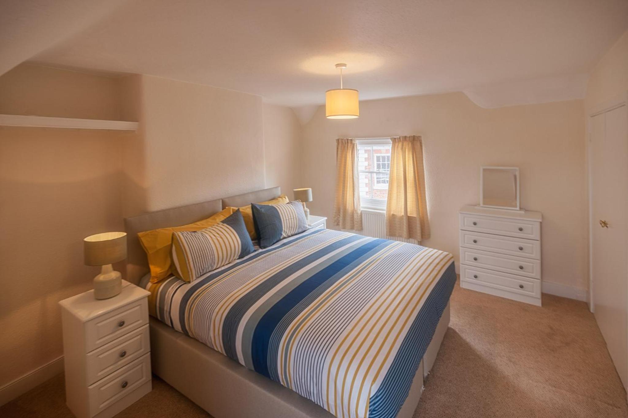 Town Centre Apartment Perfect Location with on-street parking view 4