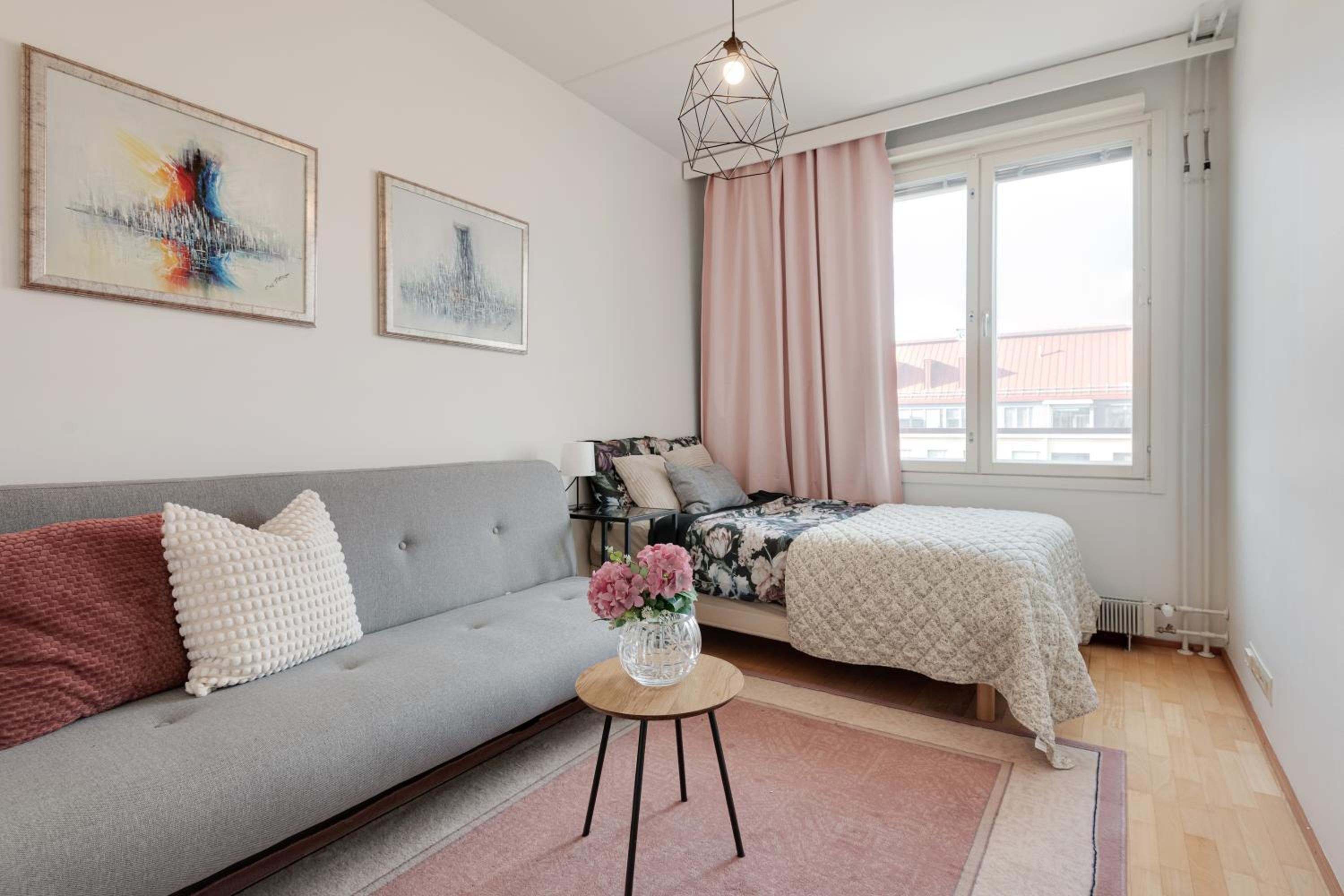 Central Luxury Stay w Vintage Charm & Sauna