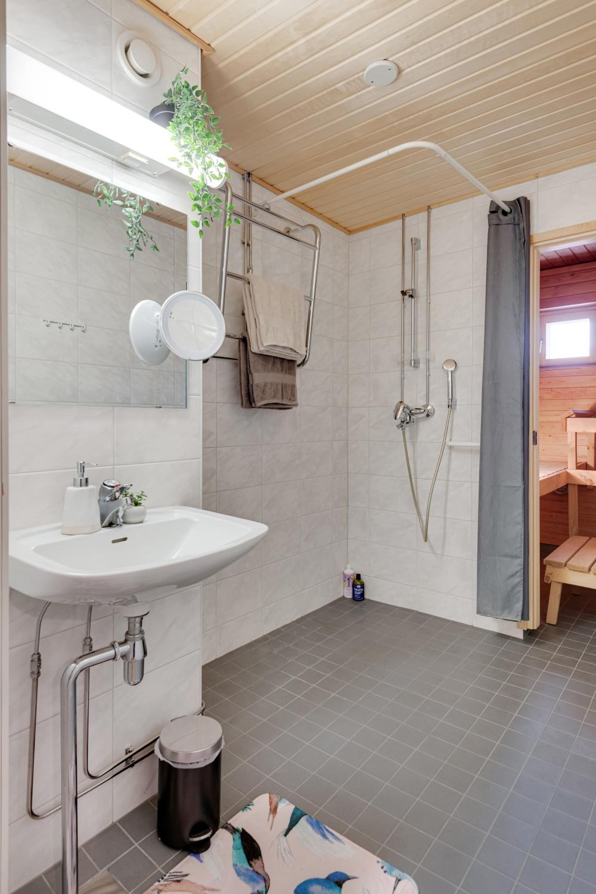 Central Luxury Stay w Vintage Charm & Sauna