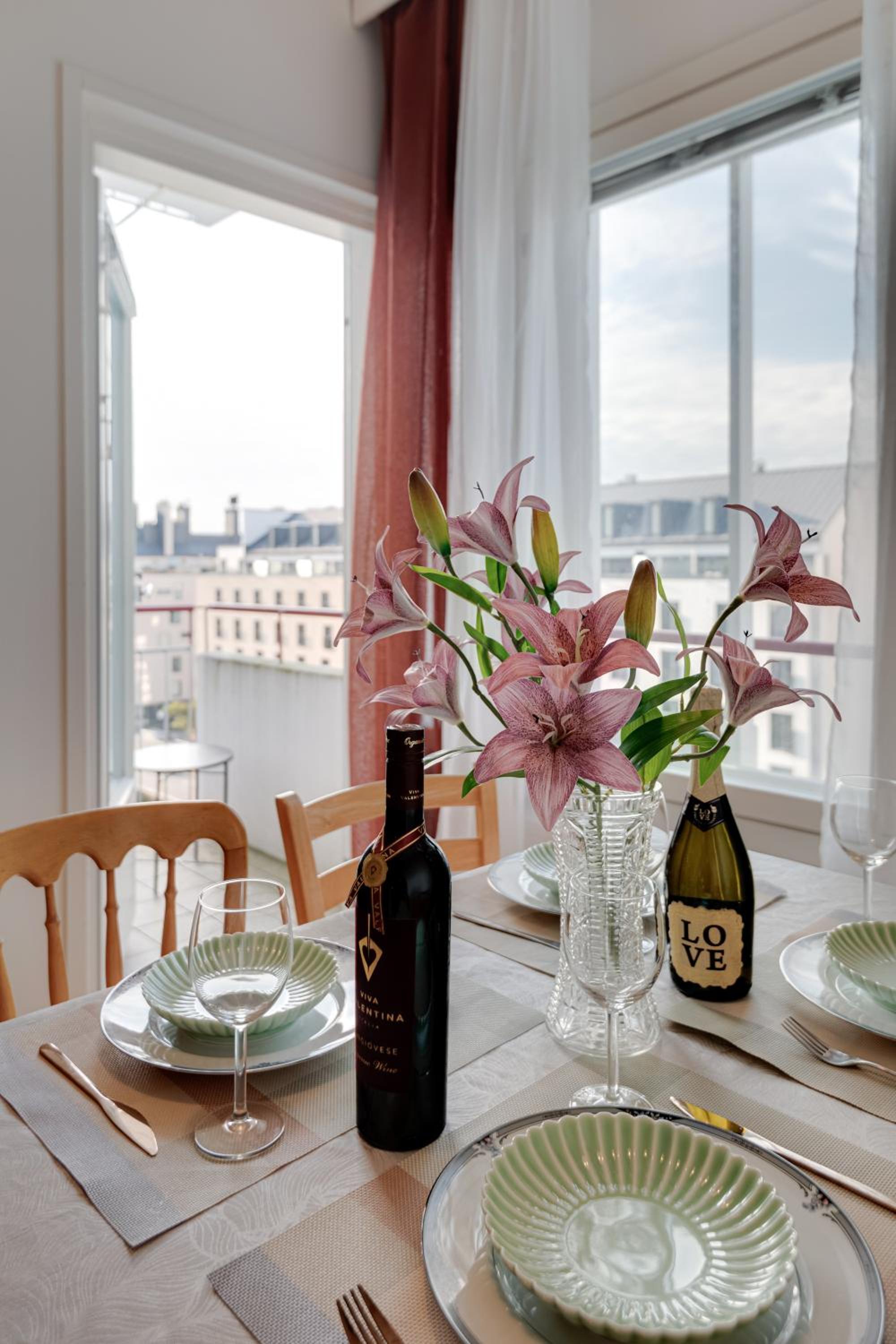 Central Luxury Stay w Vintage Charm & Sauna