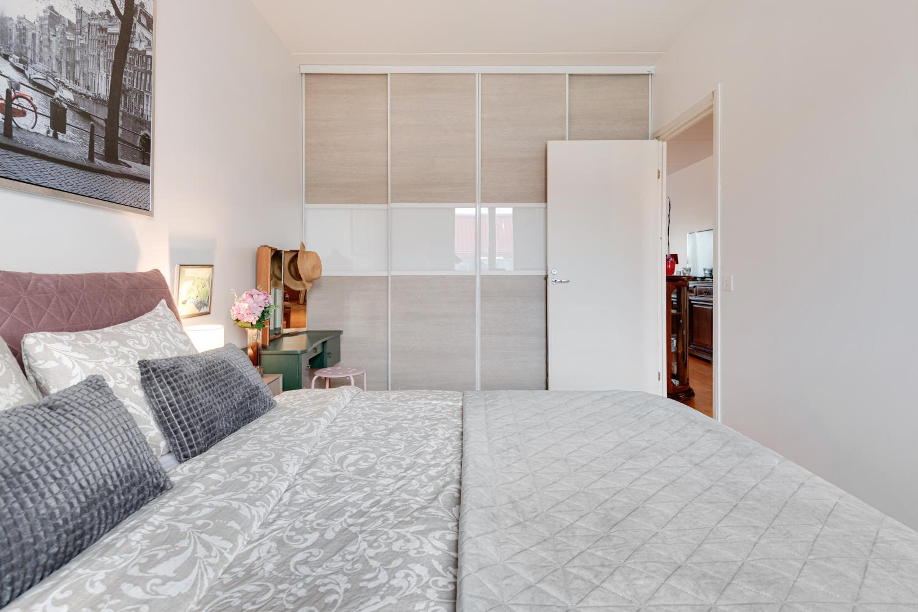 Central Luxury Stay w Vintage Charm & Sauna