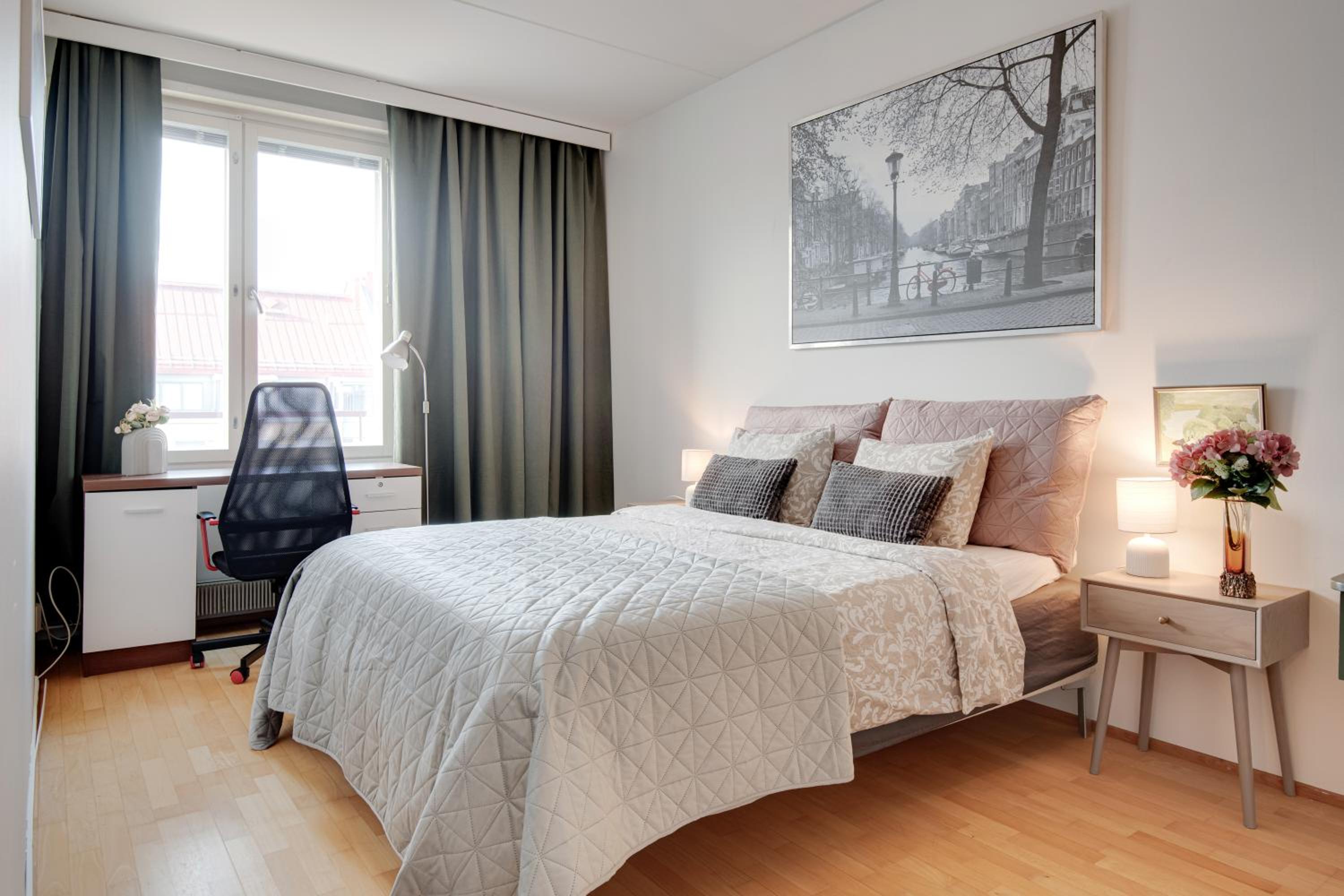 Central Luxury Stay w Vintage Charm & Sauna