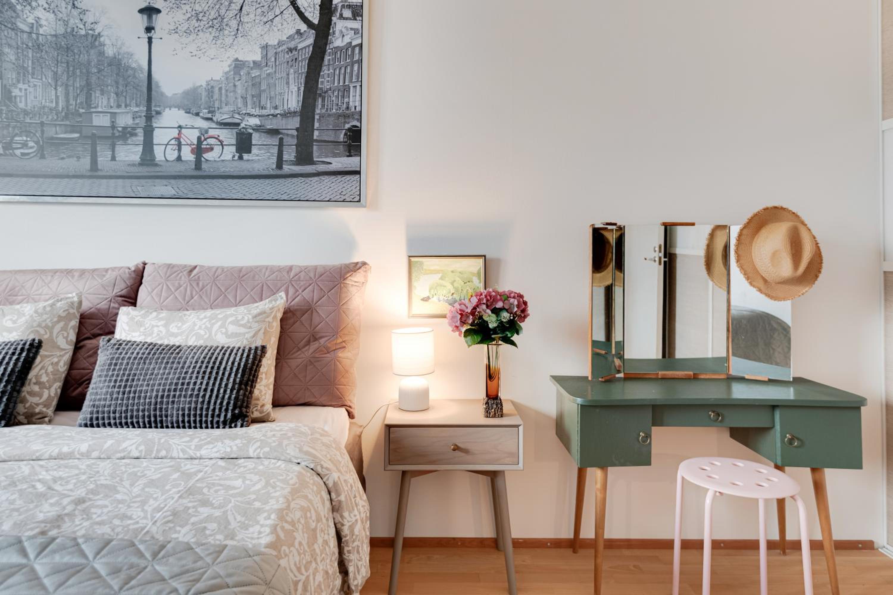 Central Luxury Stay w Vintage Charm & Sauna