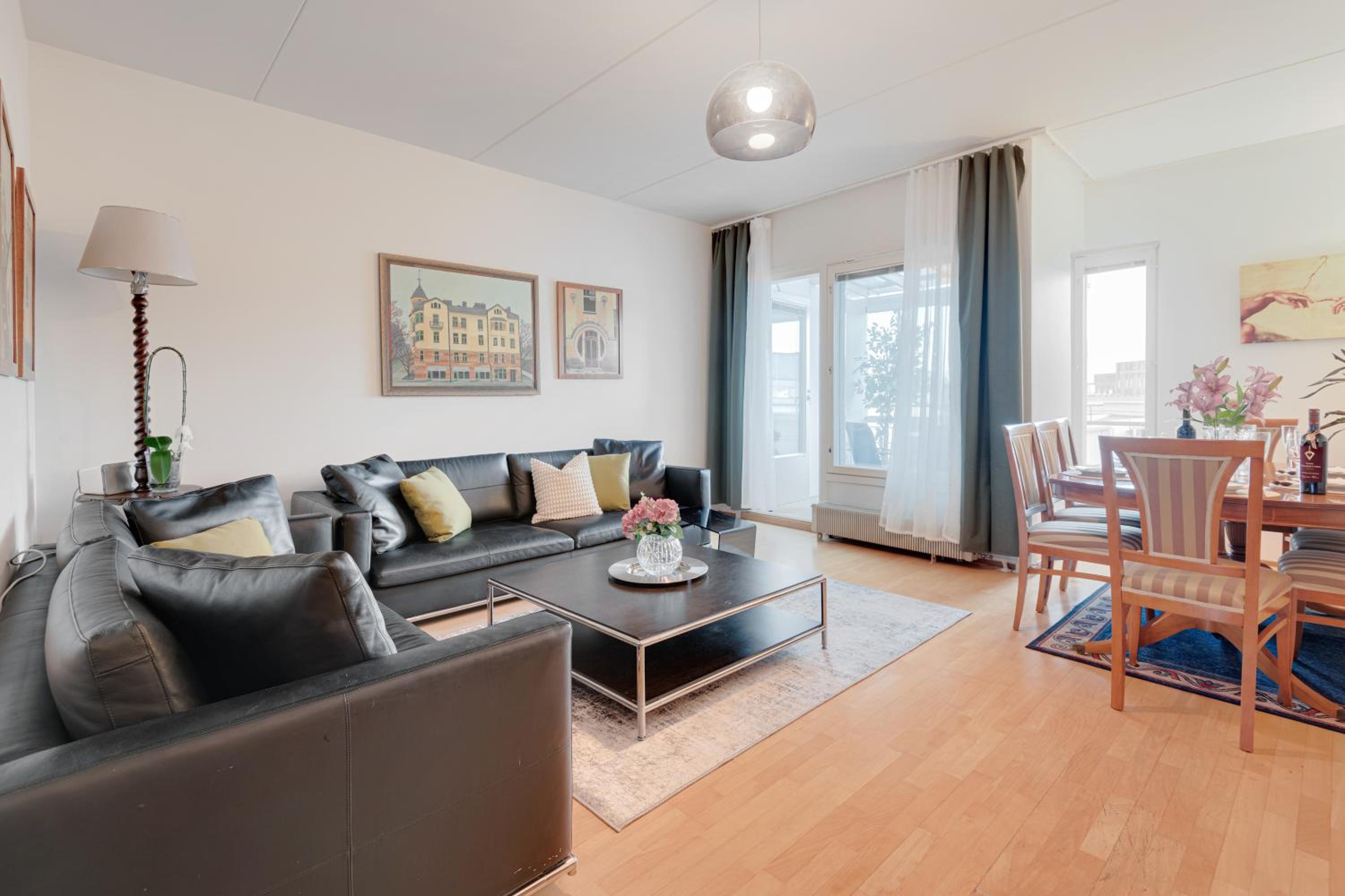 Central Luxury Stay w Vintage Charm & Sauna