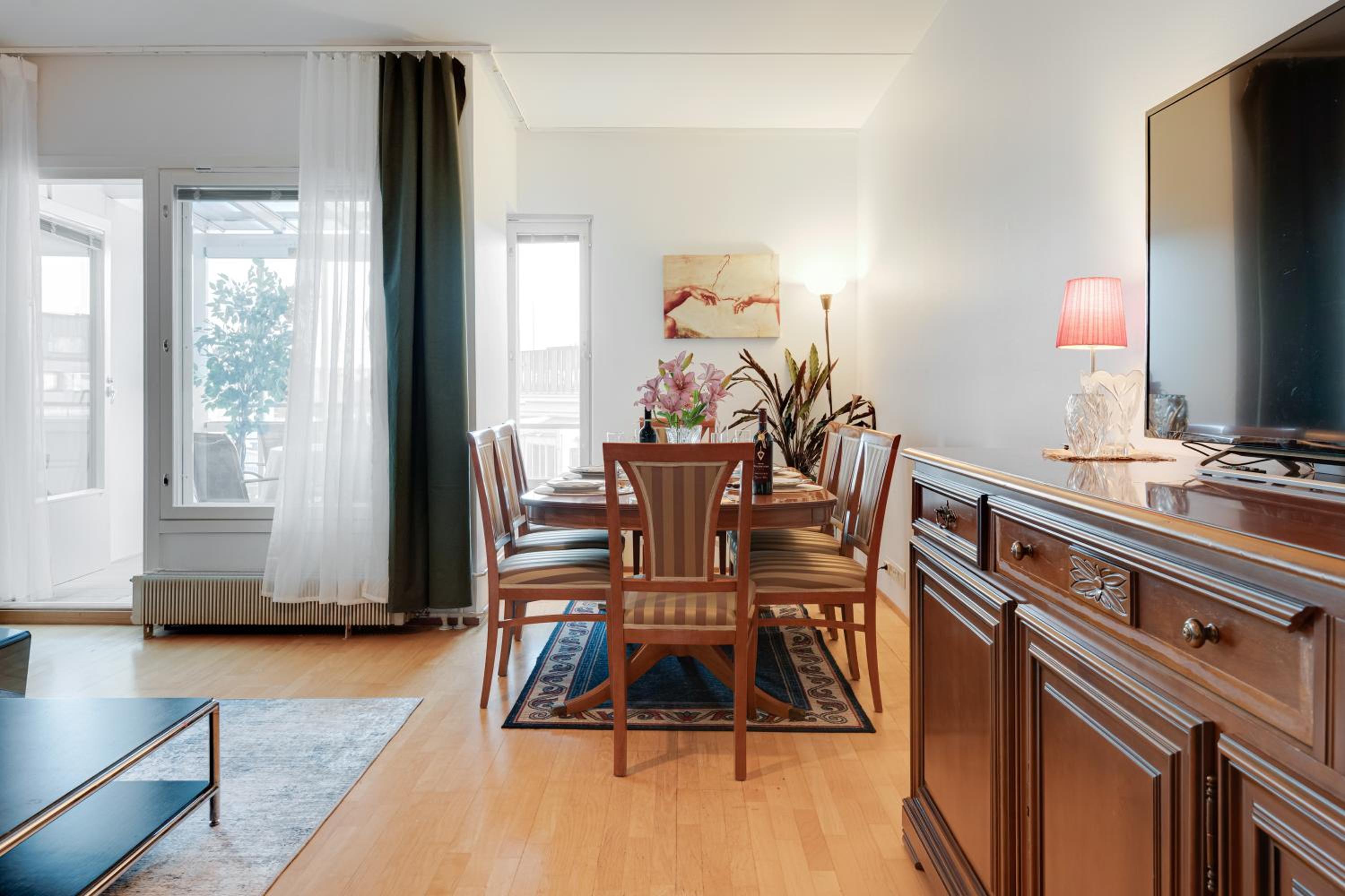 Central Luxury Stay w Vintage Charm & Sauna