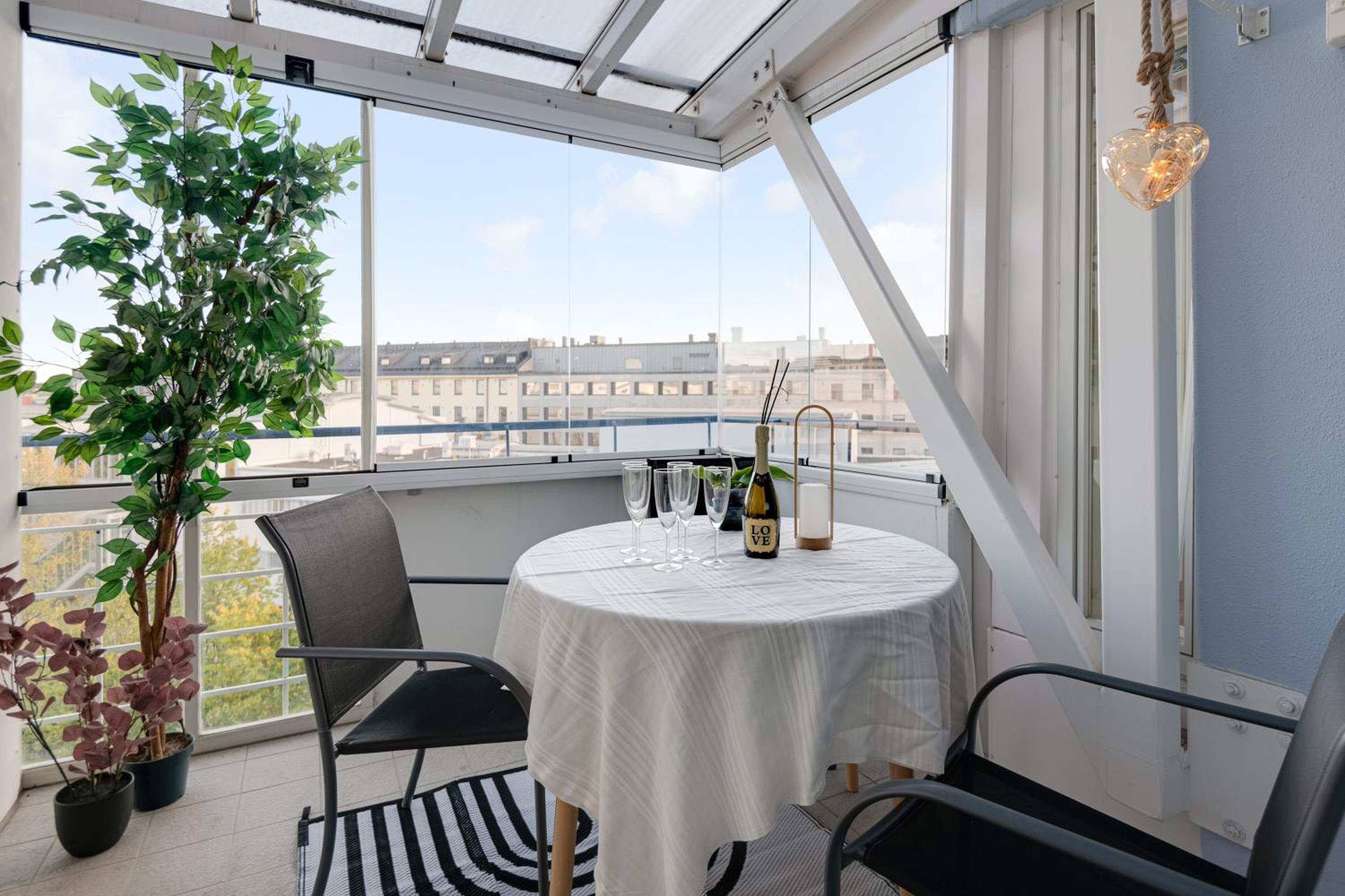 Central Luxury Stay w Vintage Charm & Sauna