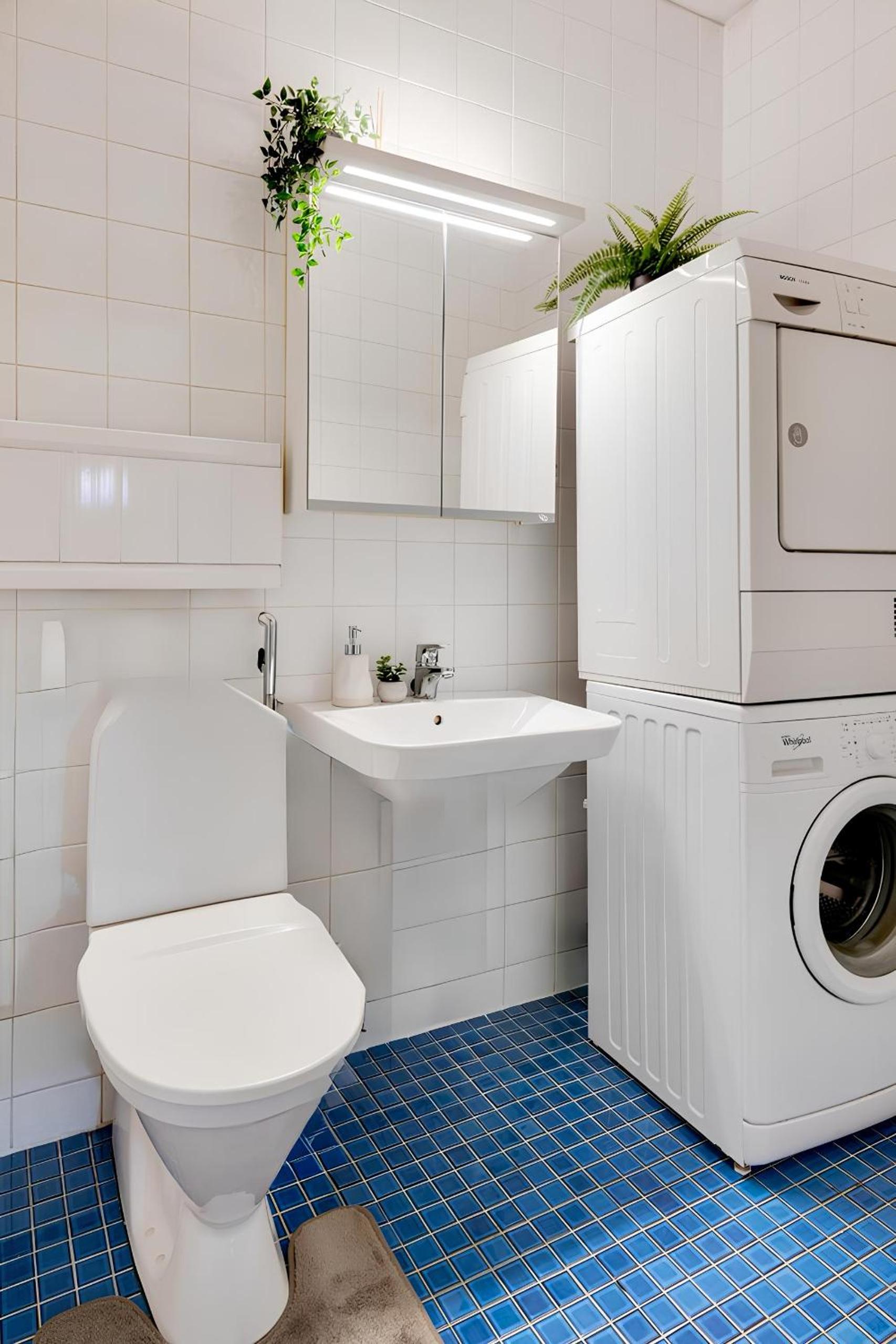 Central Luxury Stay w Vintage Charm & Sauna