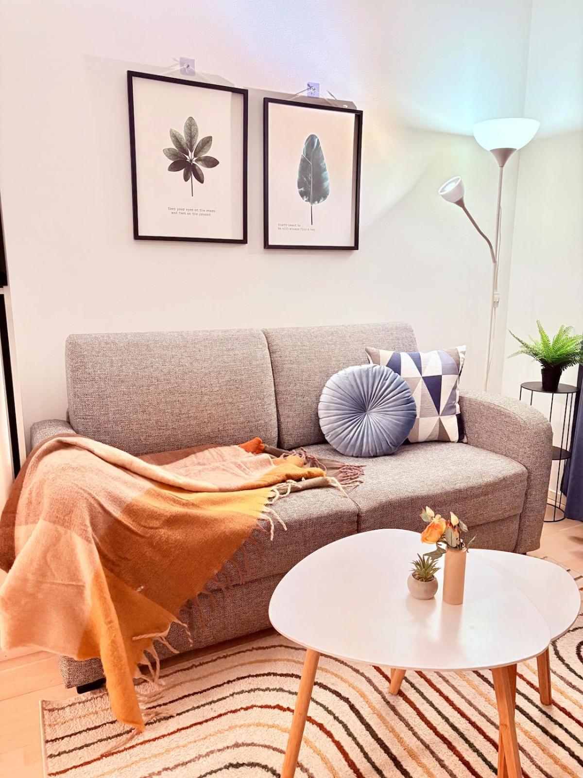 Kivis Modern Studio near Train Mall & Airport