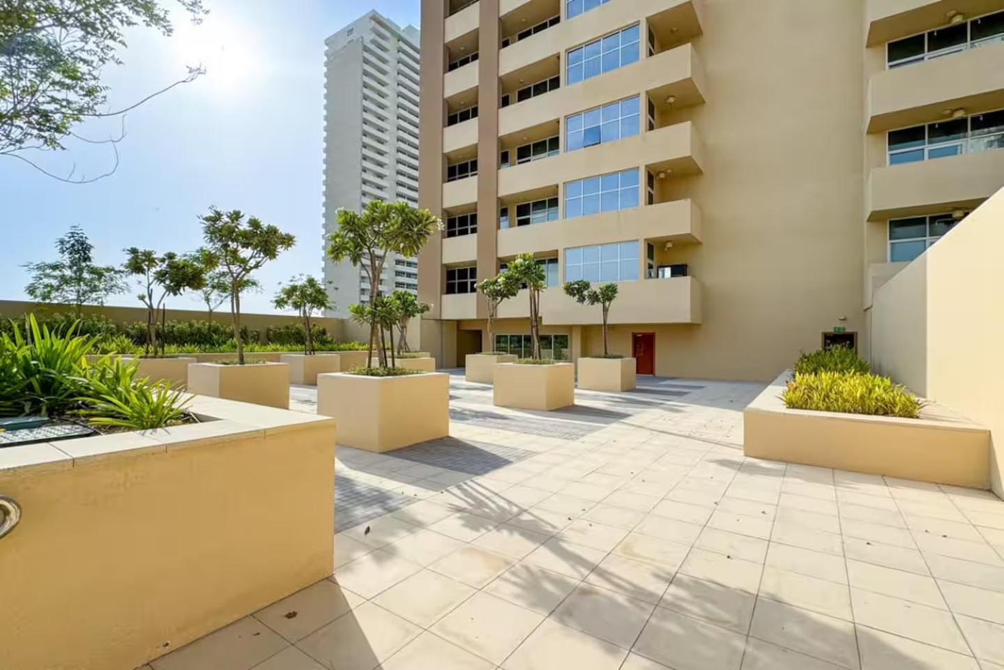 High-Floor Studio Ghalia JVC with an Amazing View