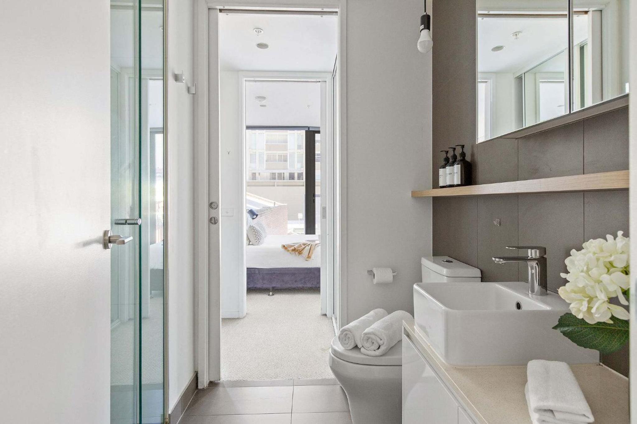 Cozy 2BR Retreat Steps from Melbourne Central