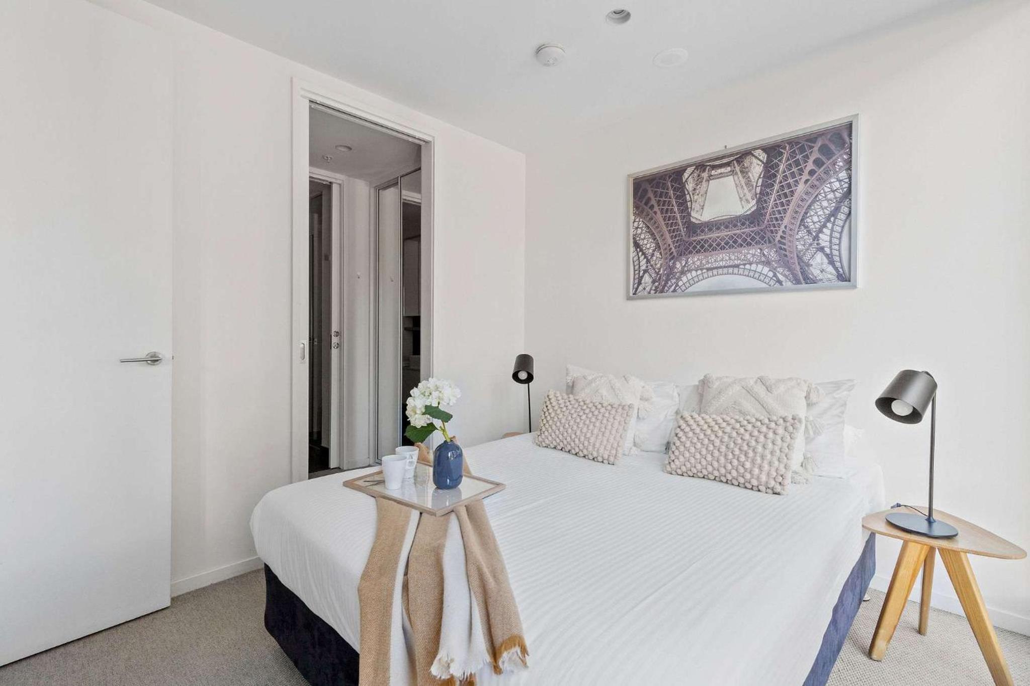 Cozy 2BR Retreat Steps from Melbourne Central
