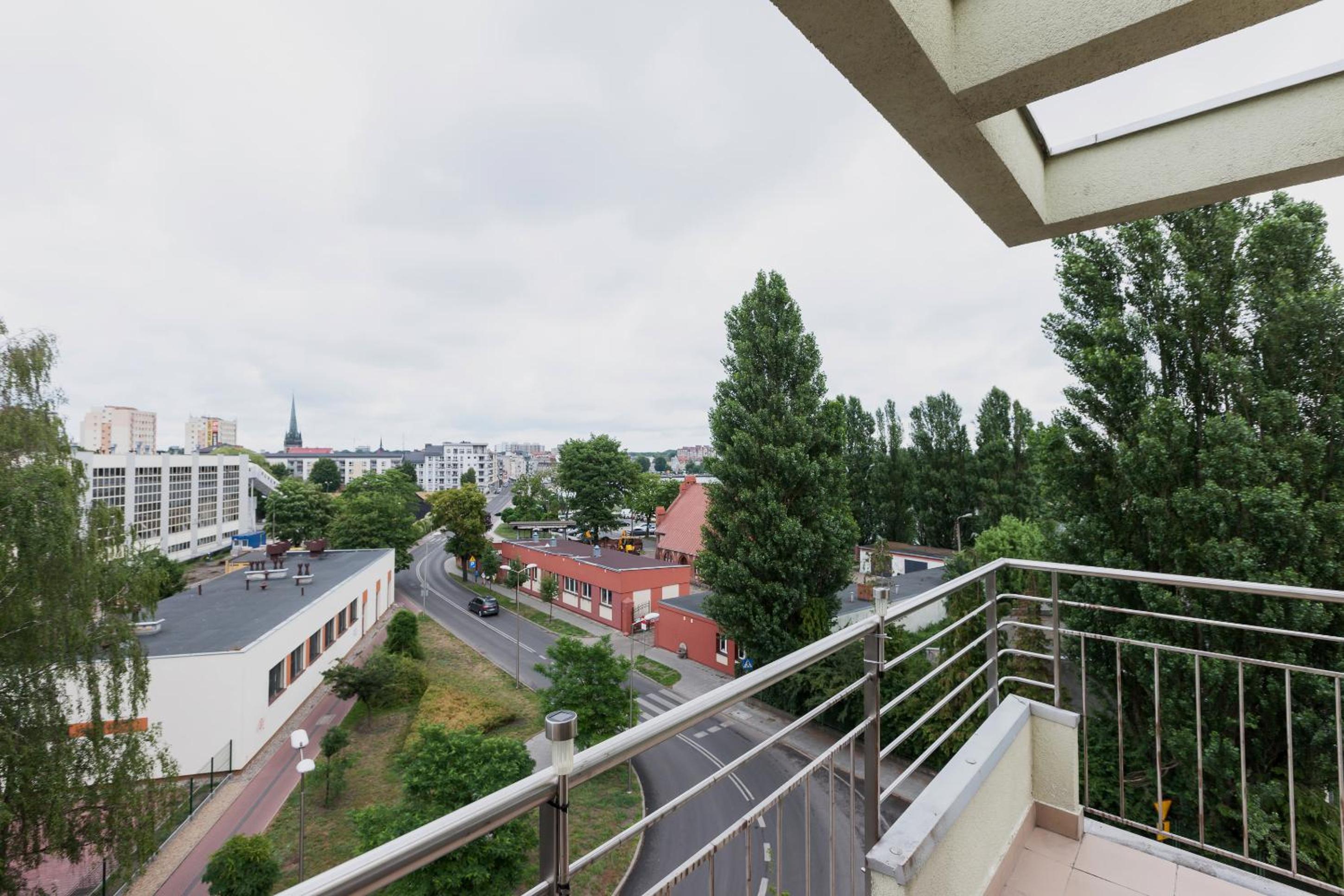 Riverside Apartment with Balcony by Noclegi Renters