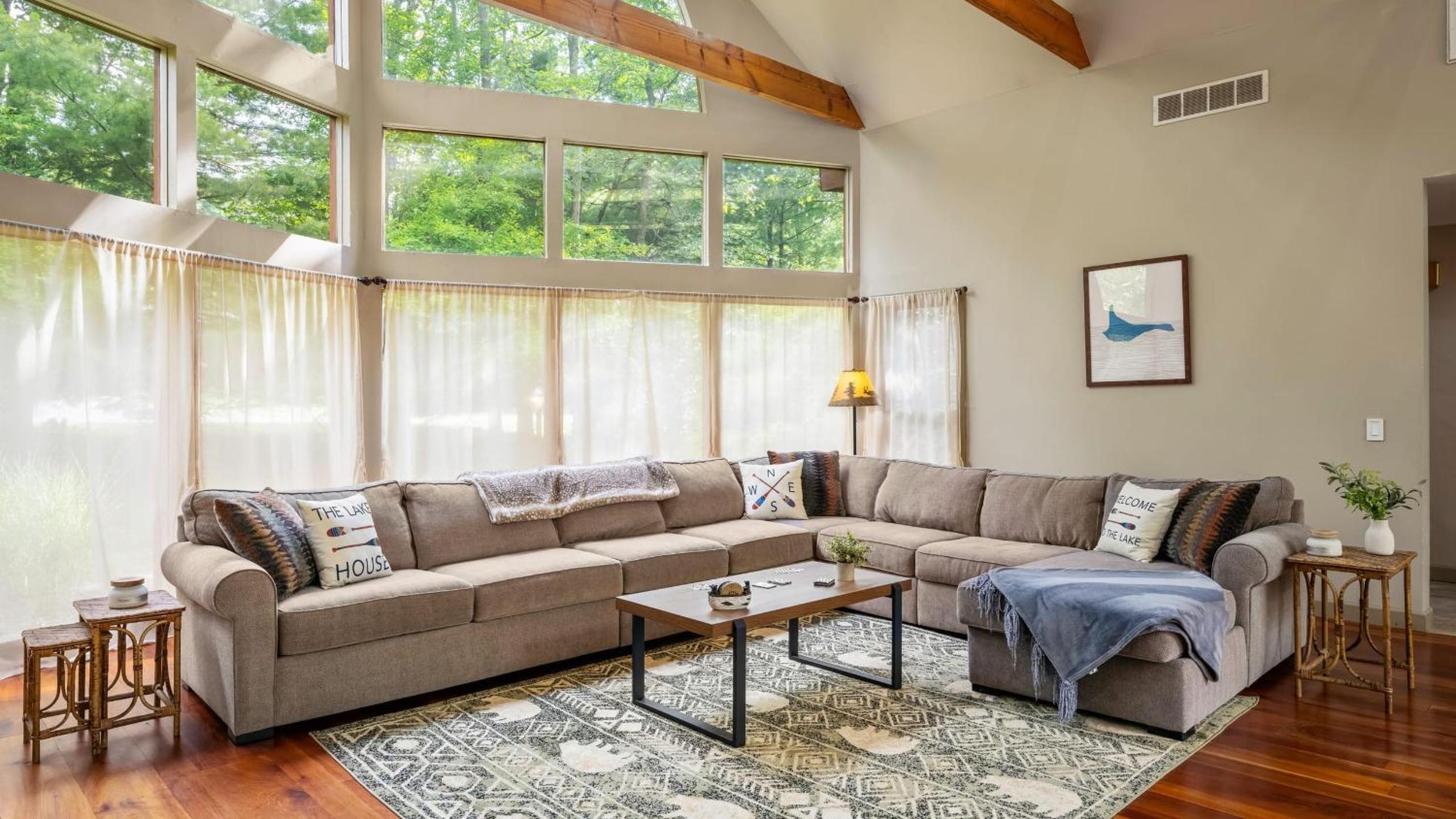 Lake Harmony Chalet w Hot Tub Arcades Near Beaches Ski Trails Everpine Lodge by AvantStay