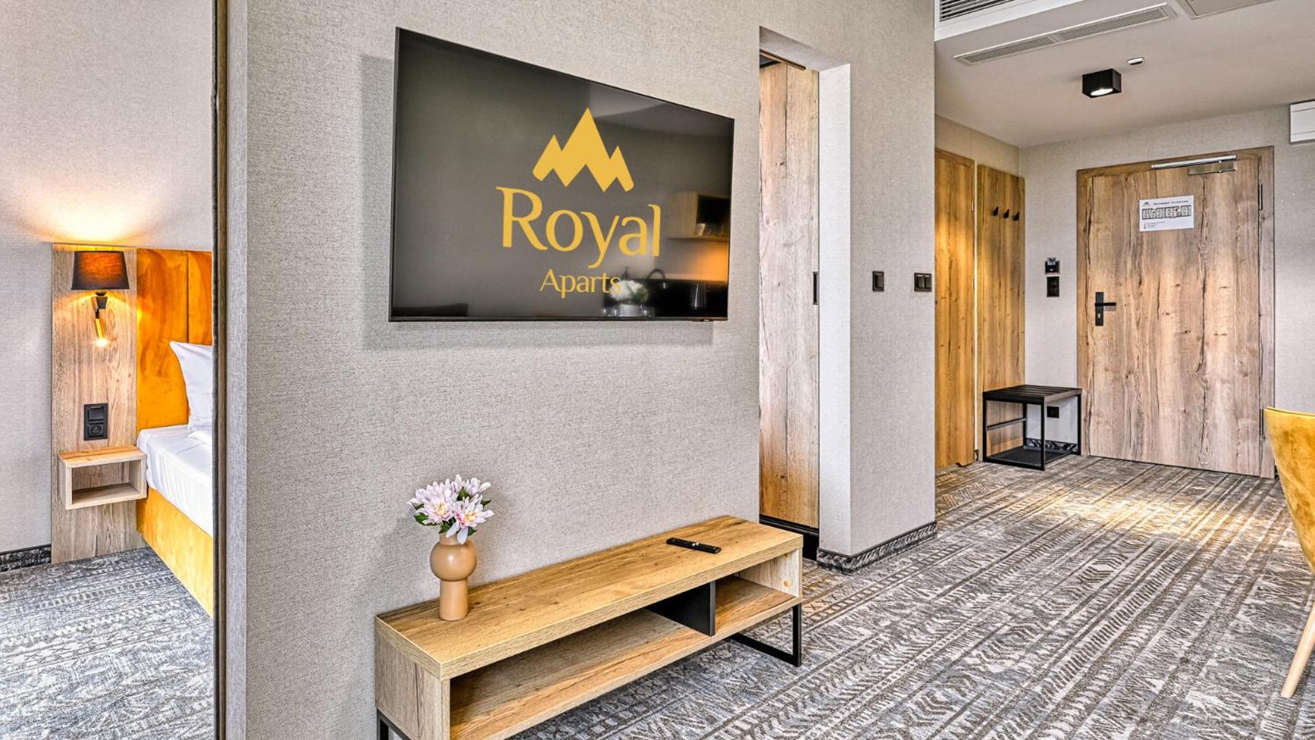 Złoty Horyzont VIP - główny budynek - z basenem, siłownią, grotą solną, bawialnią i restauracją by Royal Aparts