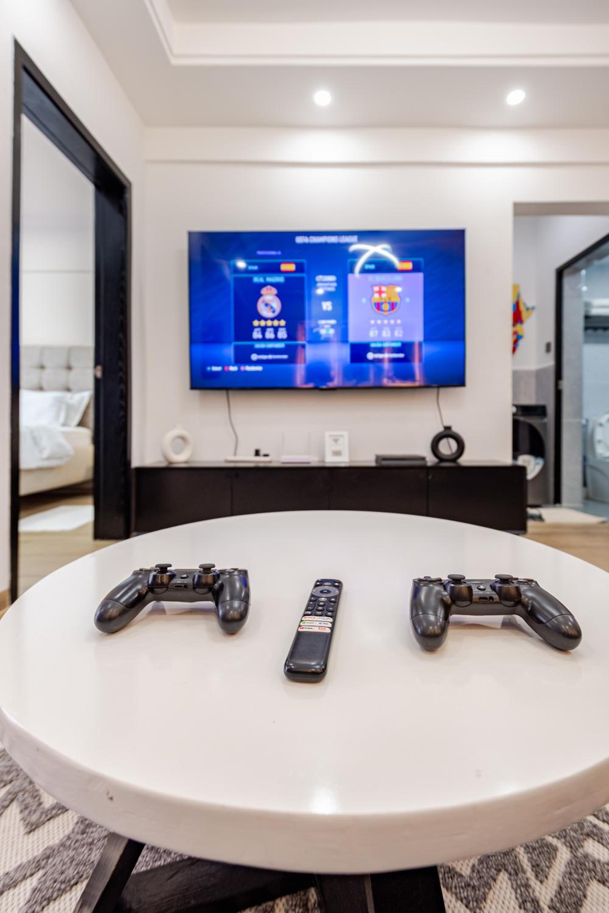Modern 1 Bedroom in Westlands, AC, Pool, Gym & PS4