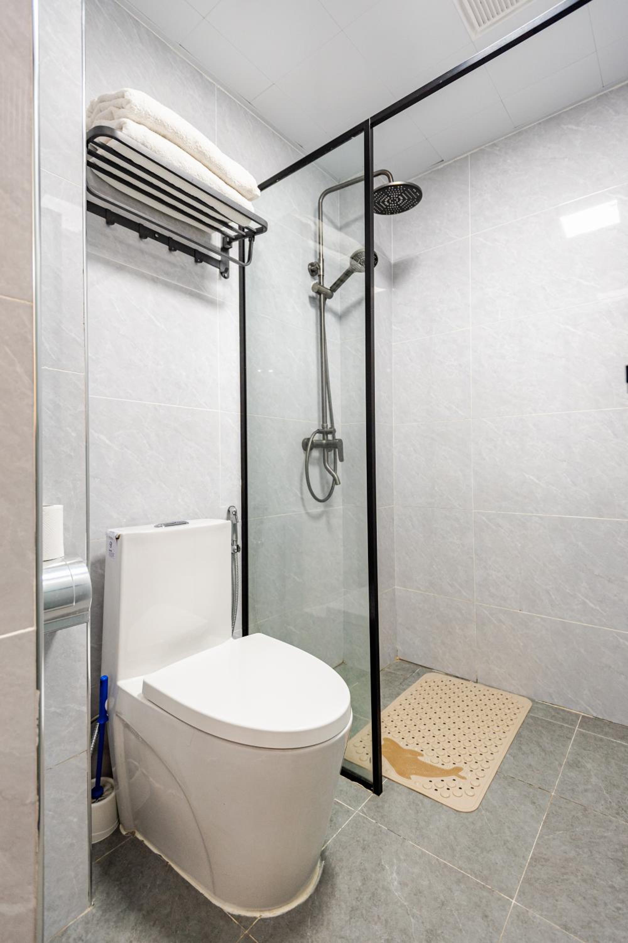 Modern 1 Bedroom in Westlands, AC, Pool, Gym & PS4