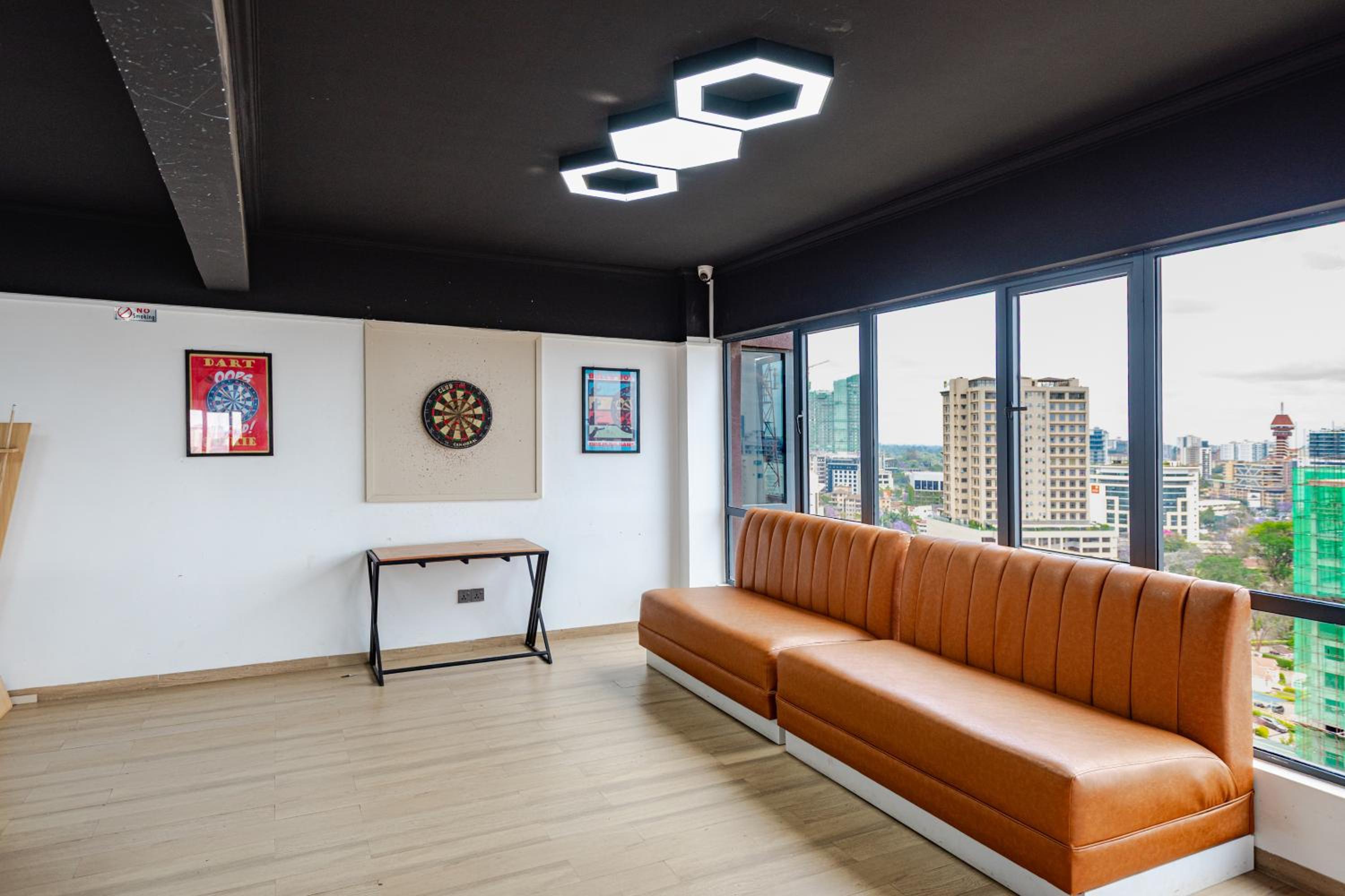 Modern 1 Bedroom in Westlands, AC, Pool, Gym & PS4