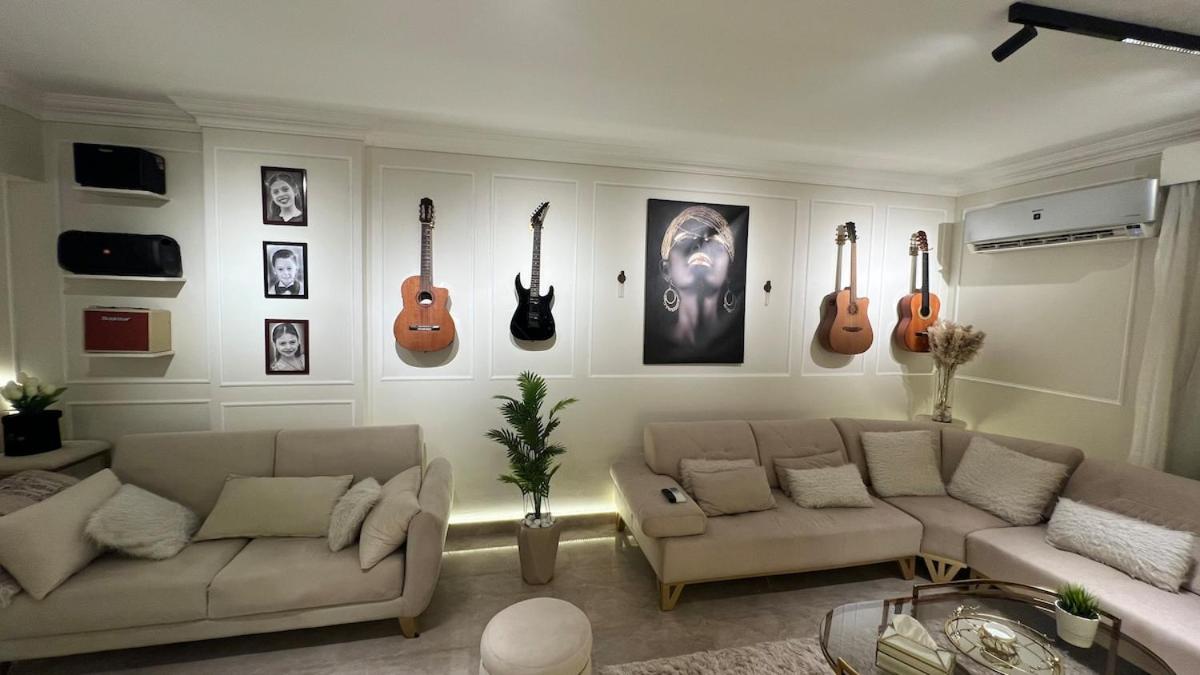 DoUu Stay 1, Luxury 2BR, Modern Design Homes Zayed