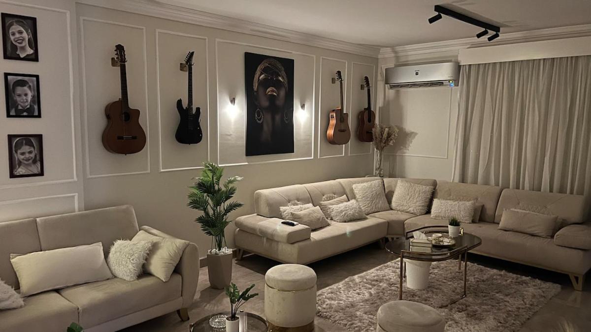 DoUu Stay 1, Luxury 2BR, Modern Design Homes Zayed