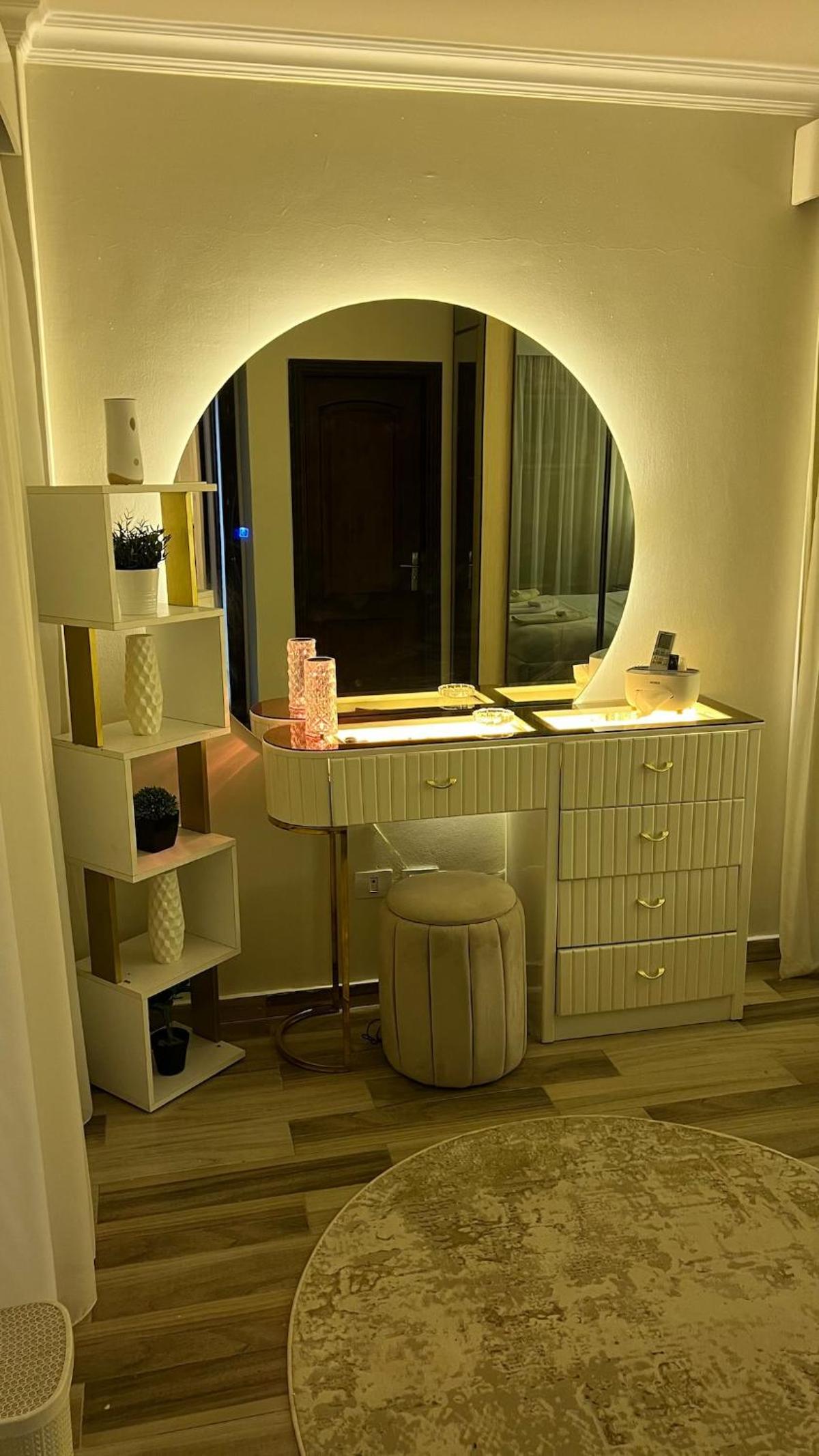DoUu Stay 1, Luxury 2BR, Modern Design Homes Zayed