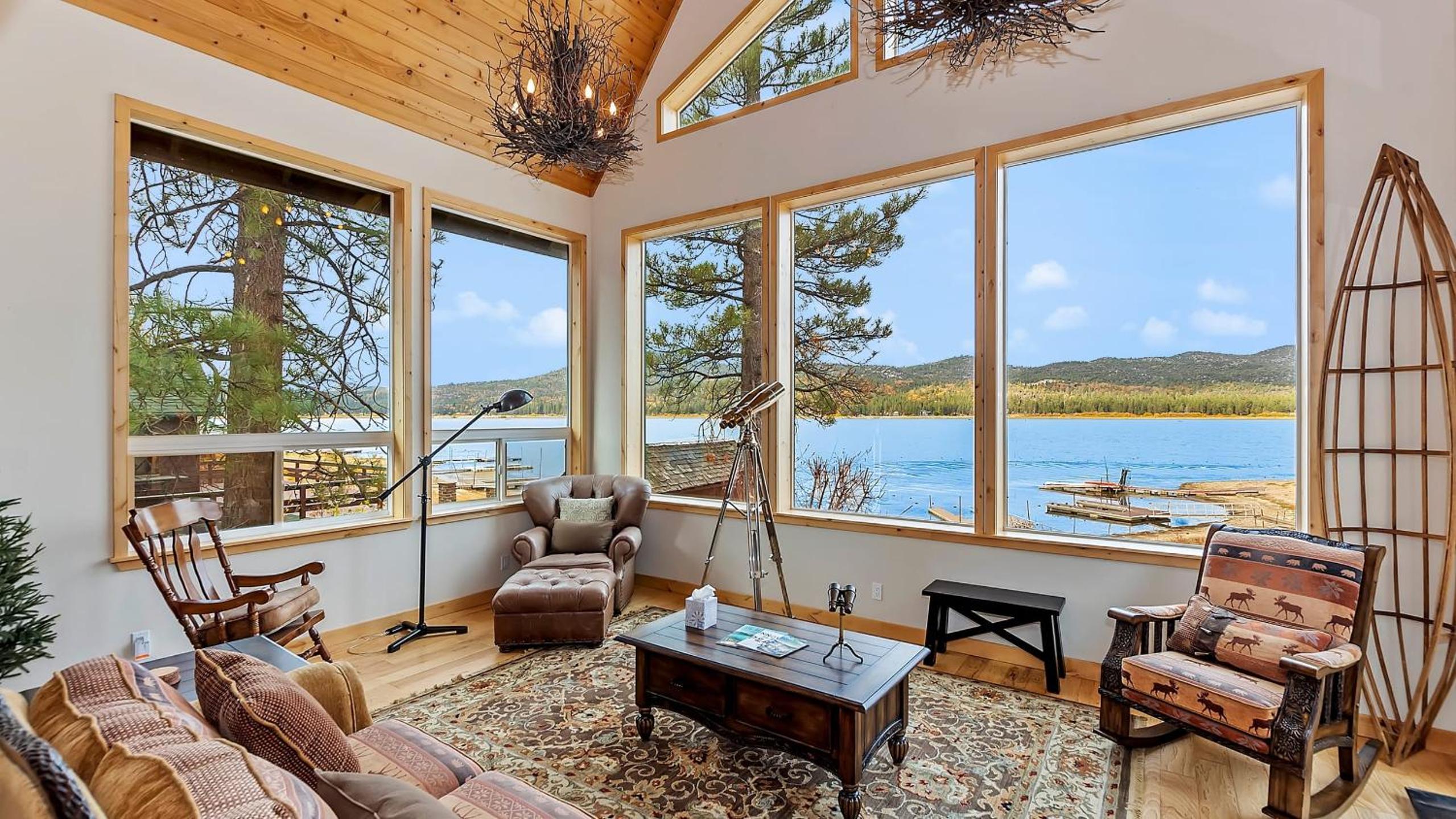 2 Lakefront Homes by AvantStay Sleeps 23 Private DockBeach Hot Tub Fire Pit Deck Views