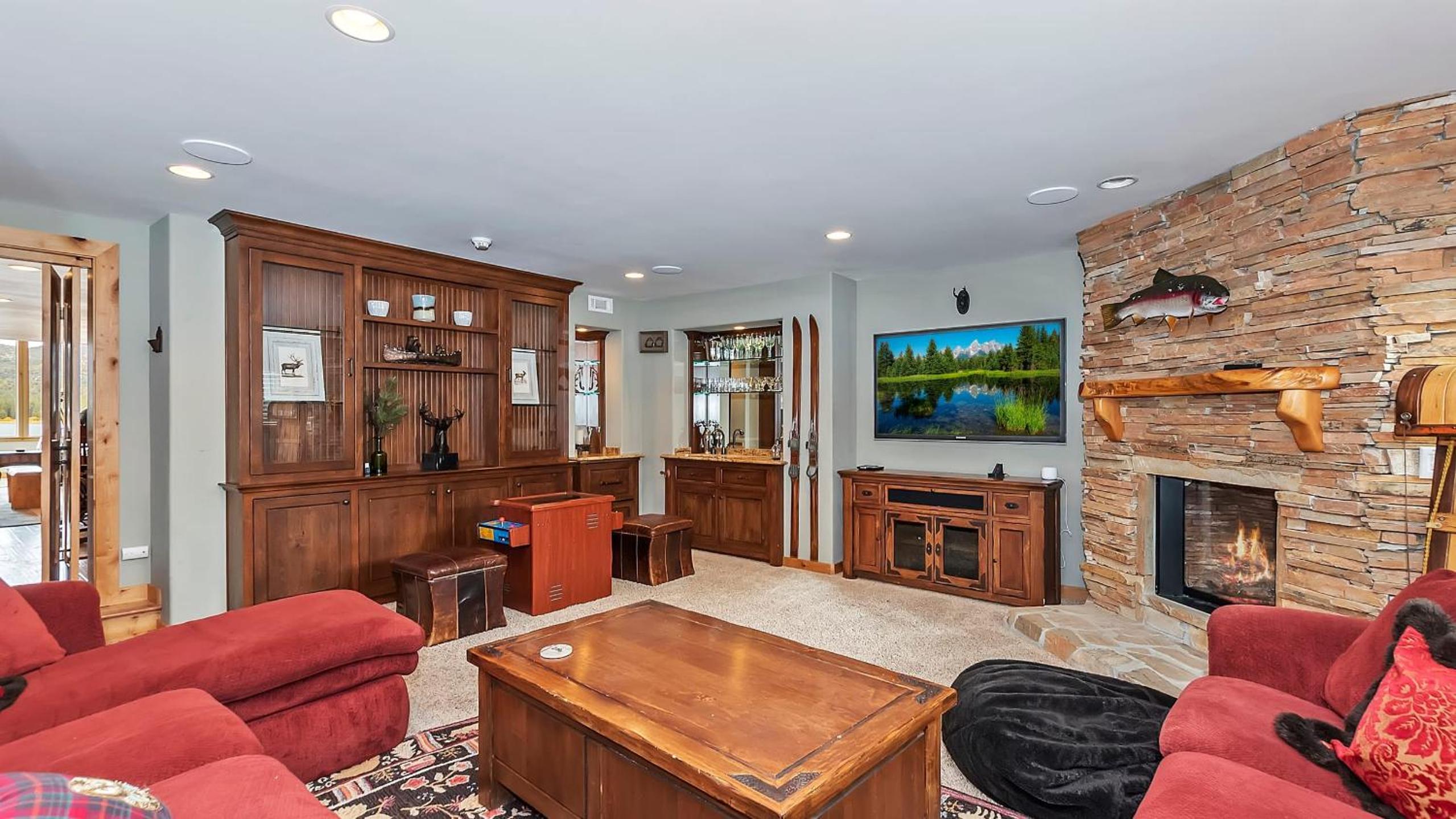 2 Lakefront Homes by AvantStay Sleeps 23 Private DockBeach Hot Tub Fire Pit Deck Views