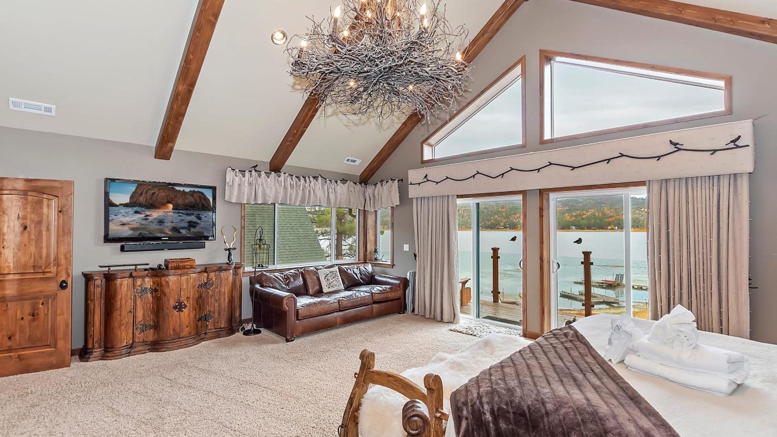 2 Lakefront Homes by AvantStay Sleeps 23 Private DockBeach Hot Tub Fire Pit Deck Views