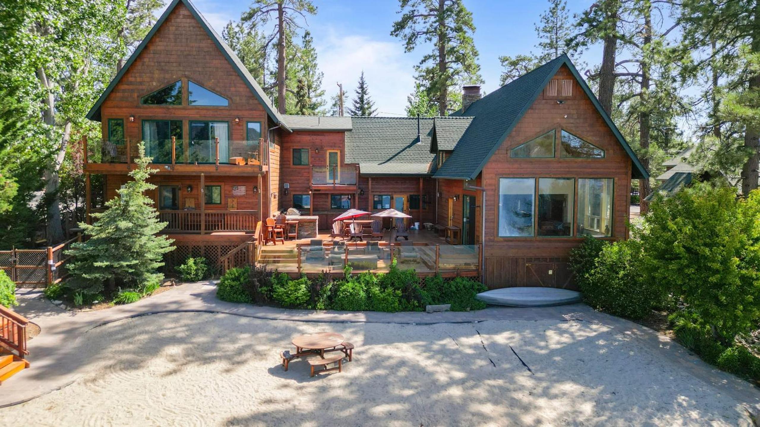 2 Lakefront Homes by AvantStay Sleeps 23 Private DockBeach Hot Tub Fire Pit Deck Views