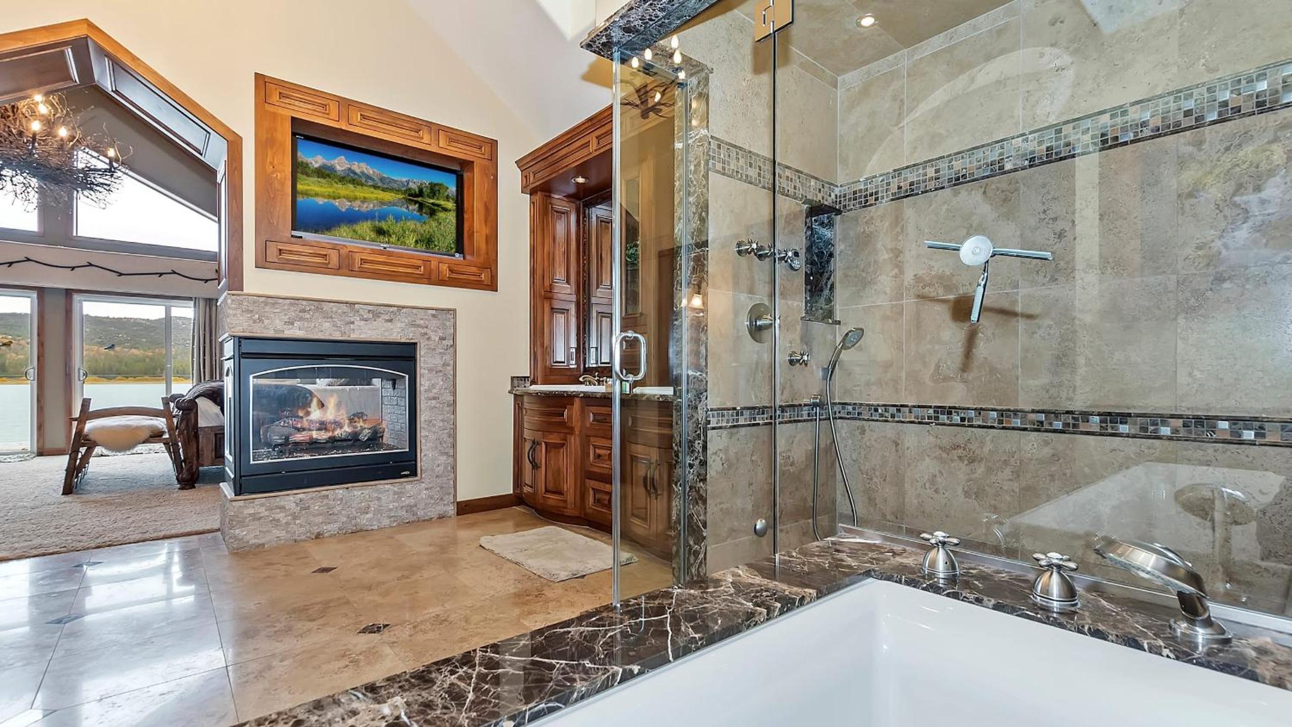 2 Lakefront Homes by AvantStay Sleeps 23 Private DockBeach Hot Tub Fire Pit Deck Views