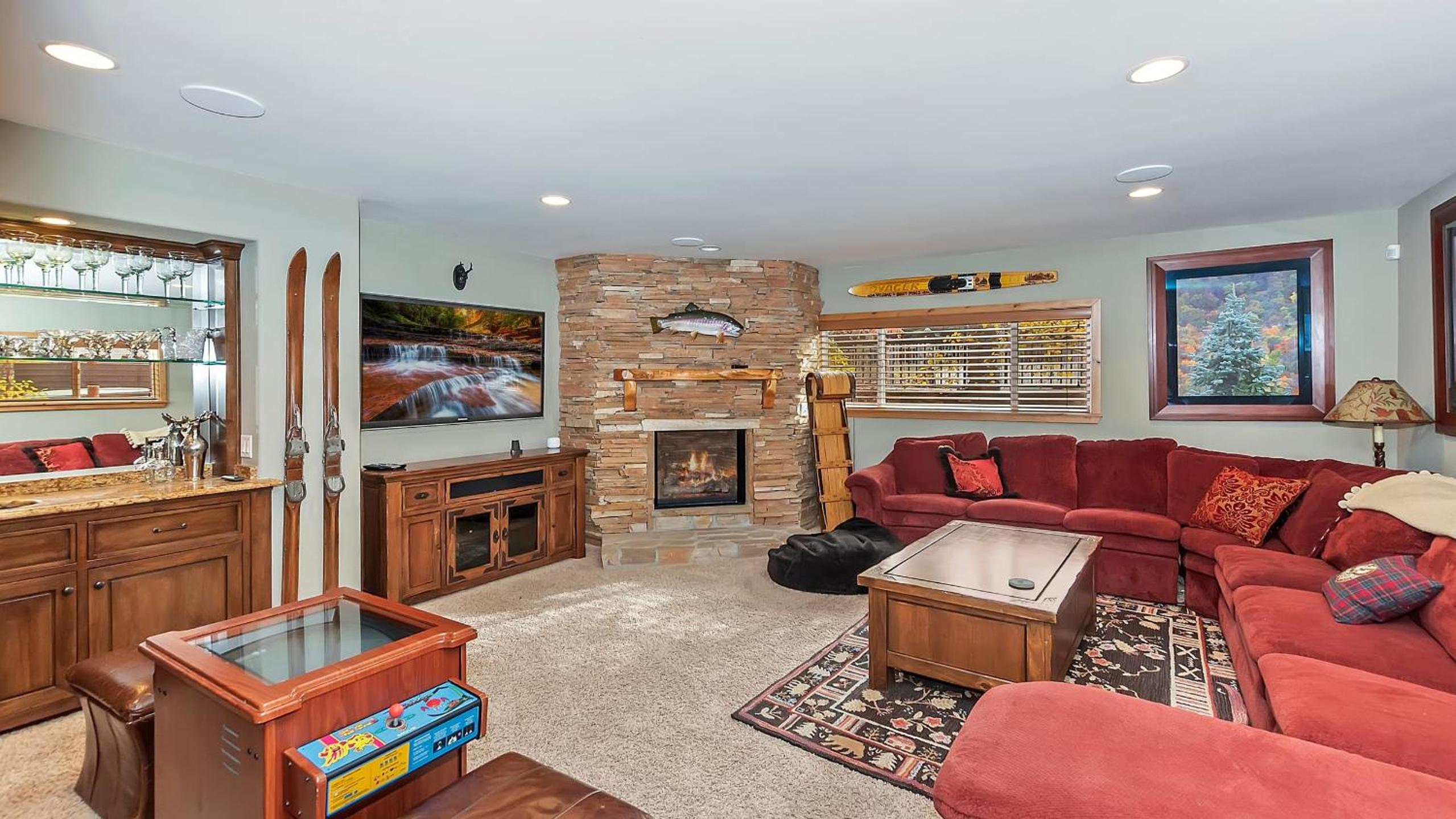 2 Lakefront Homes by AvantStay Sleeps 23 Private DockBeach Hot Tub Fire Pit Deck Views