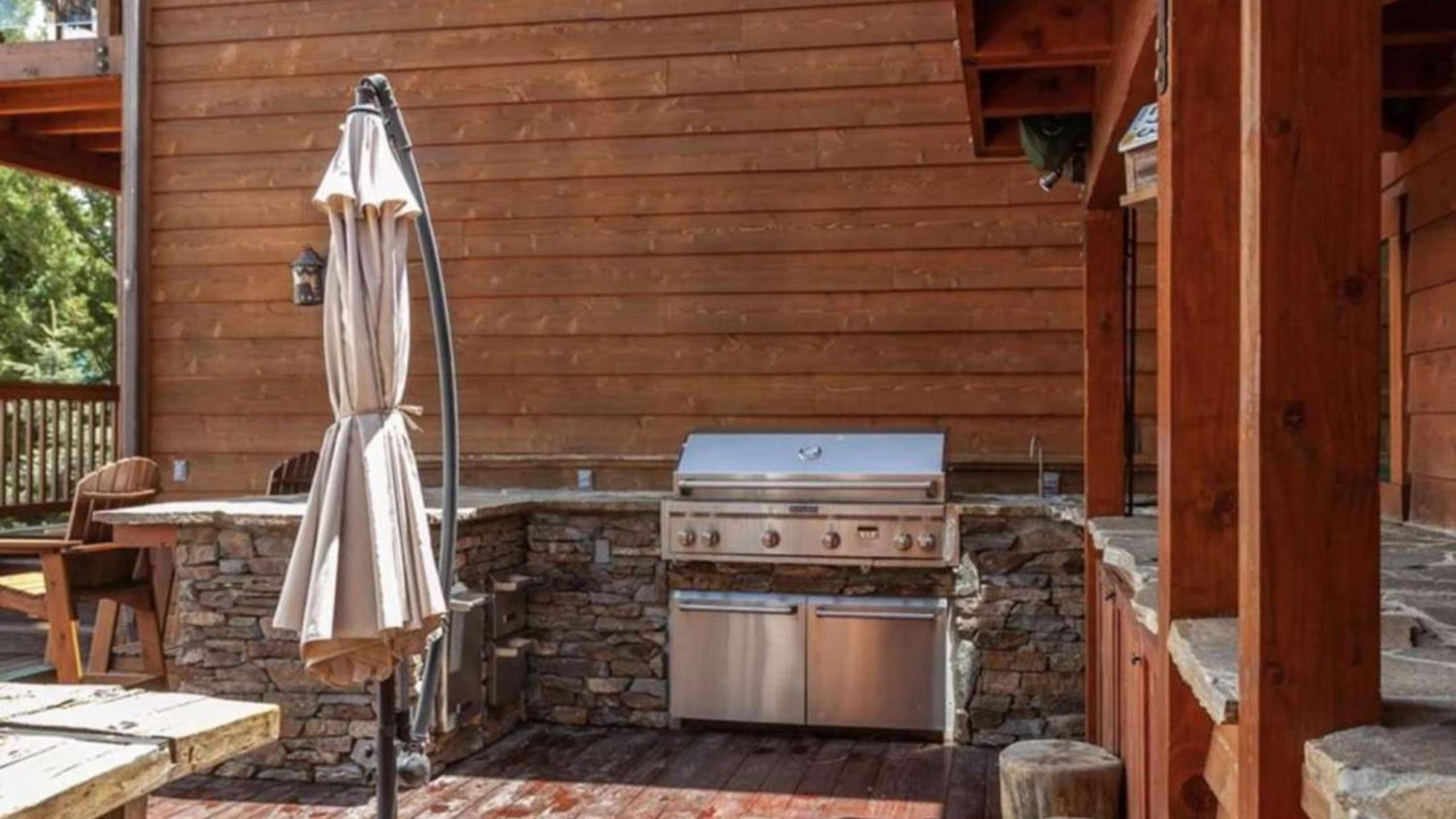 2 Lakefront Homes by AvantStay Sleeps 23 Private DockBeach Hot Tub Fire Pit Deck Views