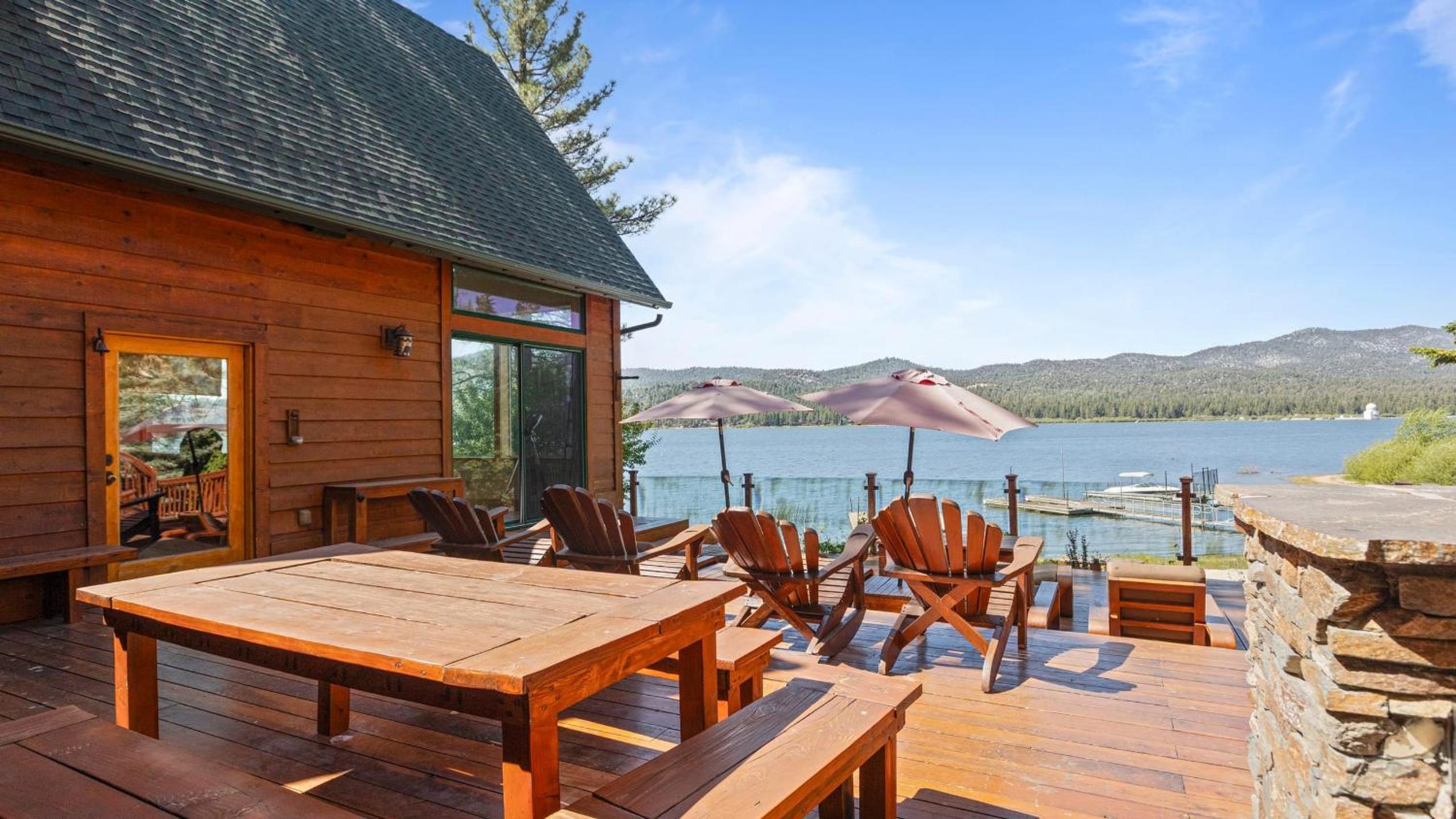 2 Lakefront Homes by AvantStay Sleeps 23 Private DockBeach Hot Tub Fire Pit Deck Views