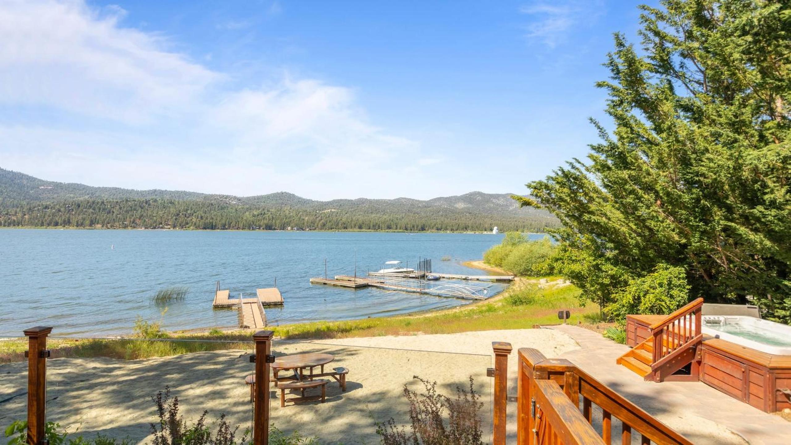 2 Lakefront Homes by AvantStay Sleeps 23 Private DockBeach Hot Tub Fire Pit Deck Views