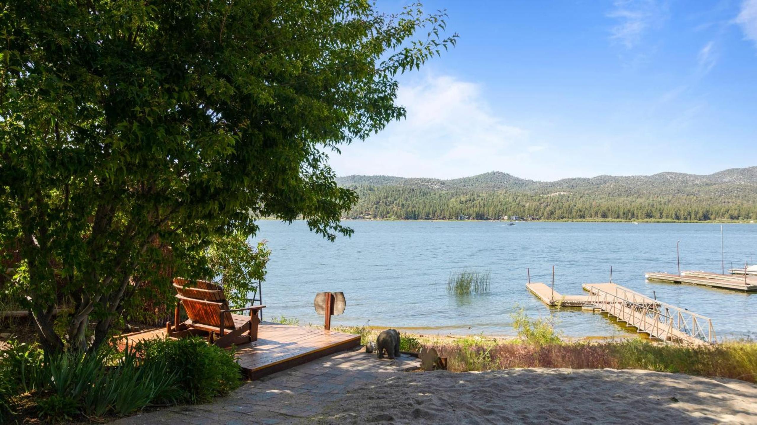 2 Lakefront Homes by AvantStay Sleeps 23 Private DockBeach Hot Tub Fire Pit Deck Views