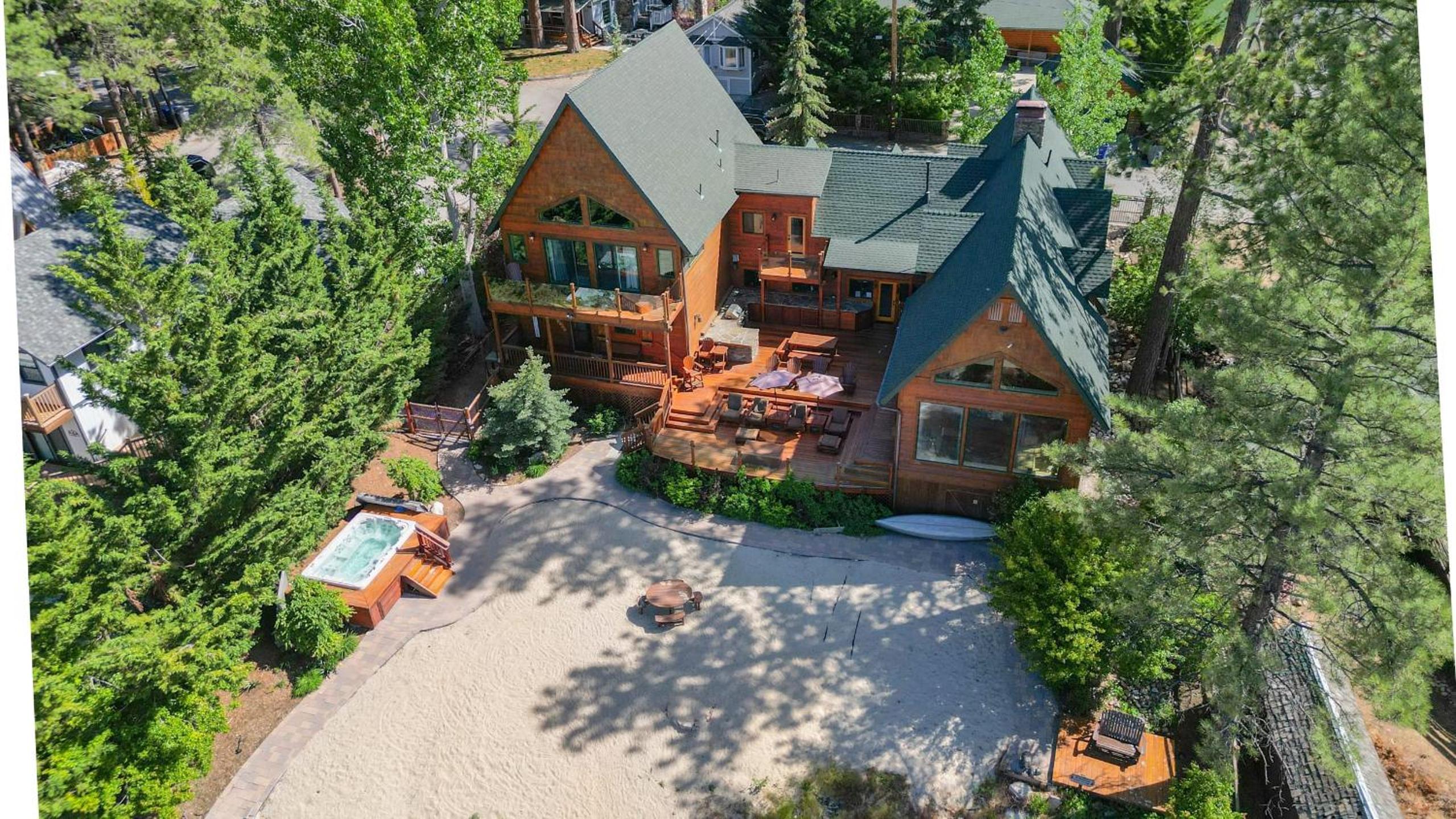 2 Lakefront Homes by AvantStay Sleeps 23 Private DockBeach Hot Tub Fire Pit Deck Views