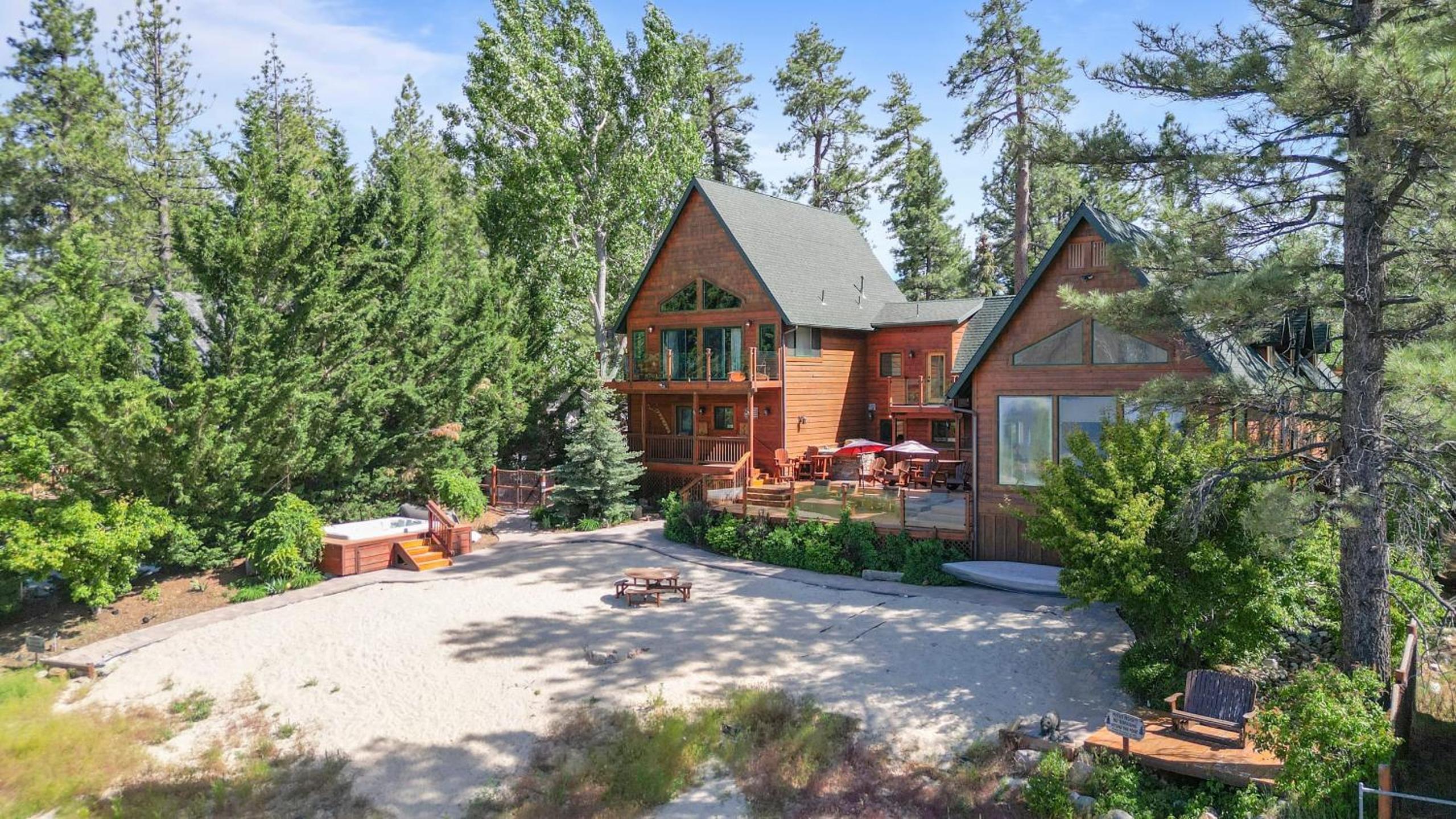 2 Lakefront Homes by AvantStay Sleeps 23 Private DockBeach Hot Tub Fire Pit Deck Views