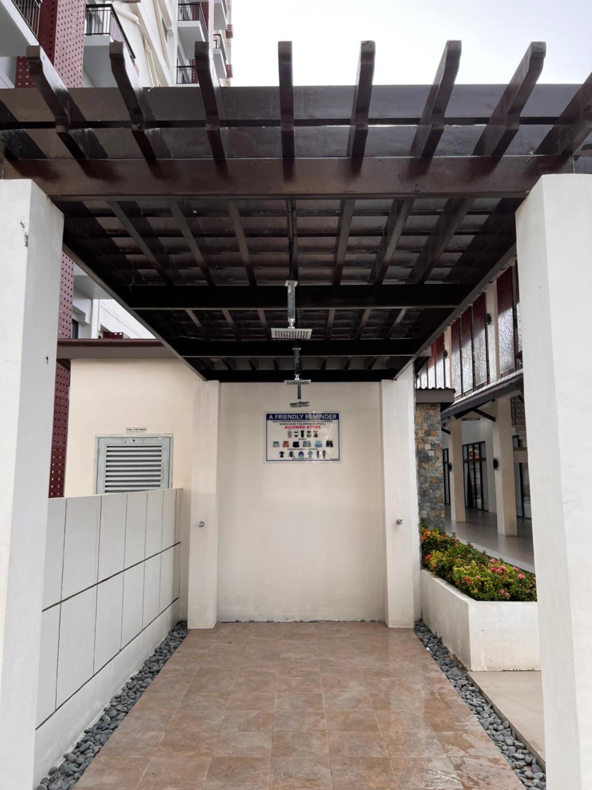 Seven-Eleven Inn 1BR Condo - Royal Oceancrest Mactan
