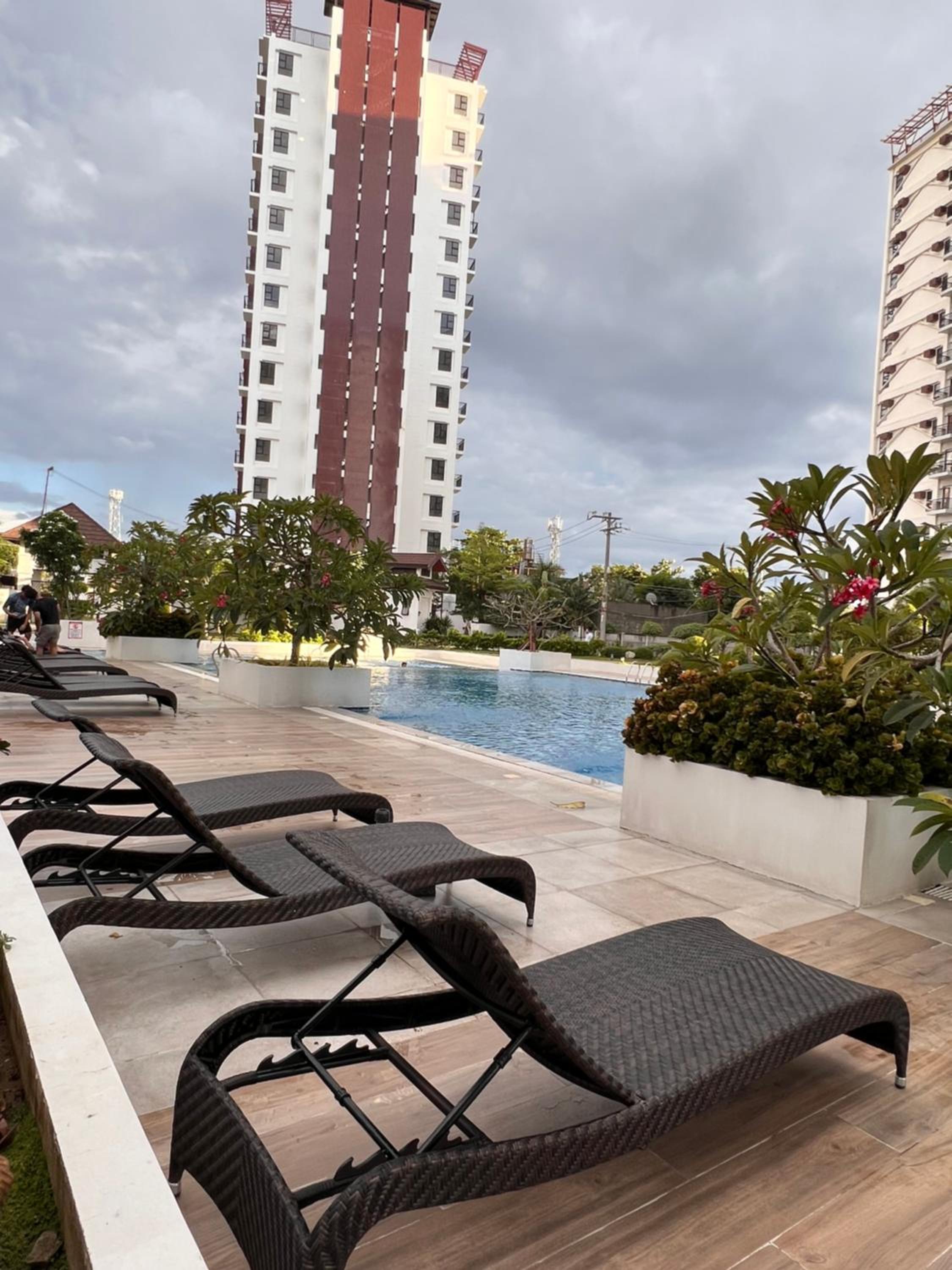 Seven-Eleven Inn 1BR Condo - Royal Oceancrest Mactan