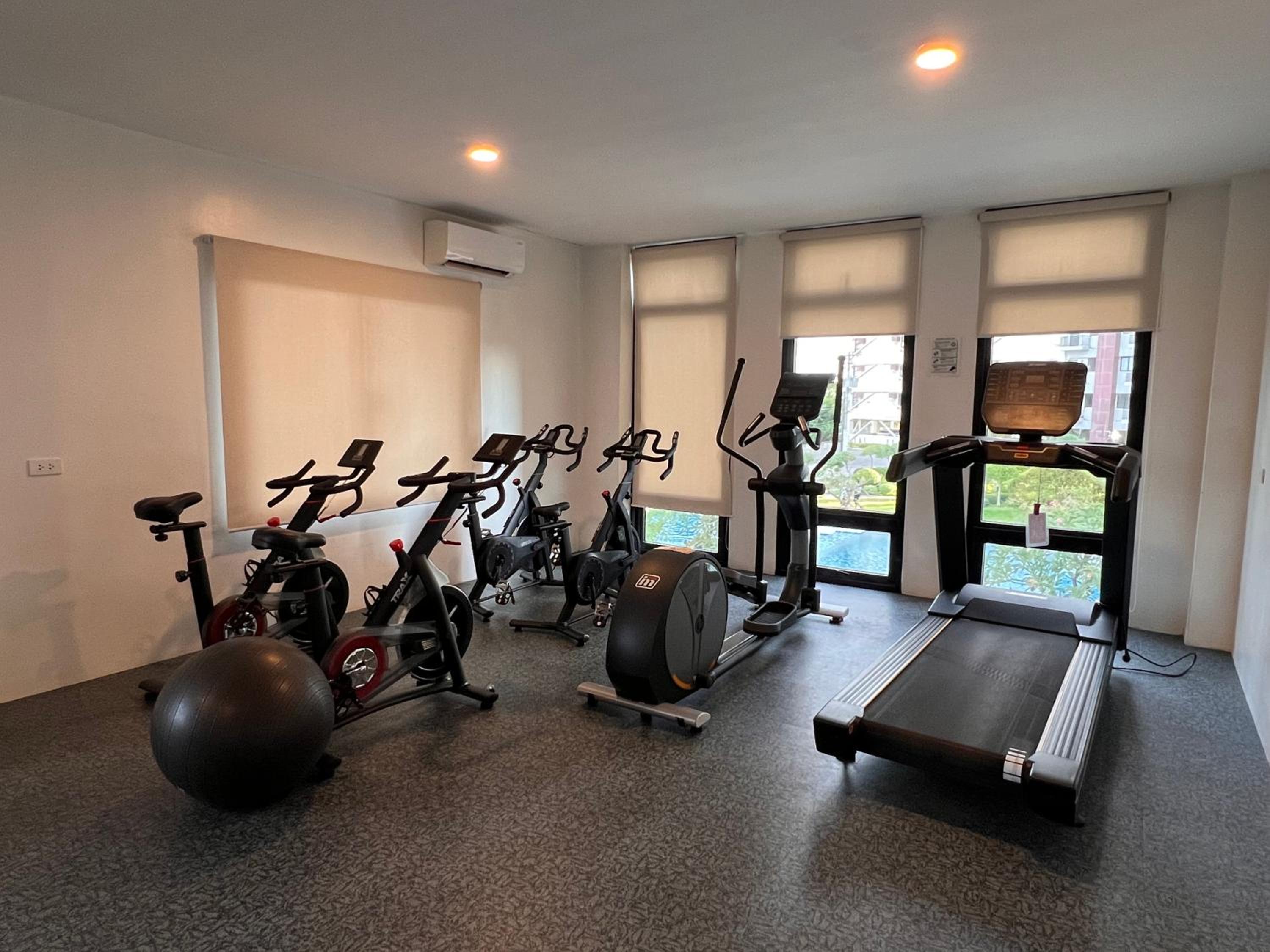 Seven-Eleven Inn 1BR Condo - Royal Oceancrest Mactan