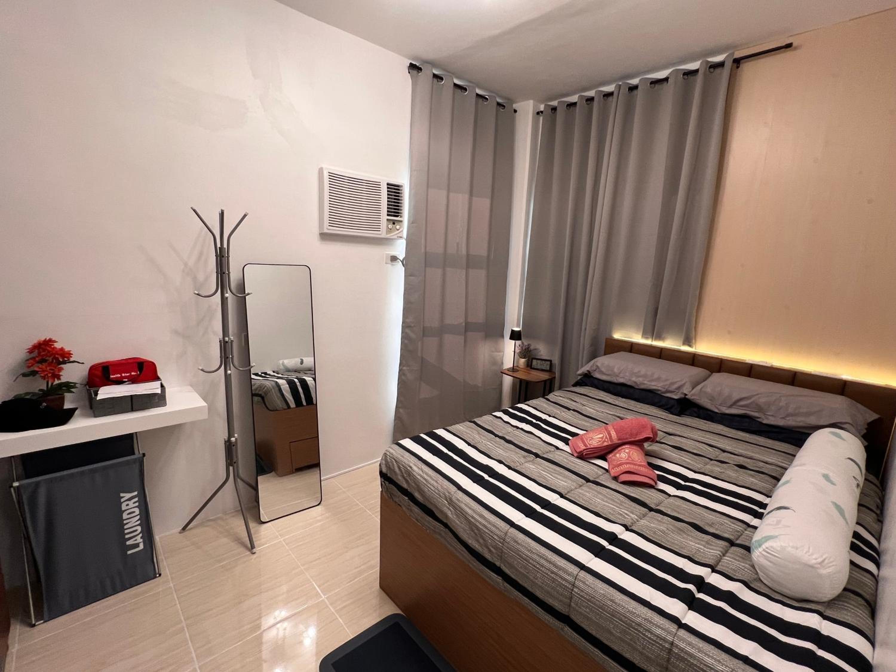 Seven-Eleven Inn 1BR Condo - Royal Oceancrest Mactan