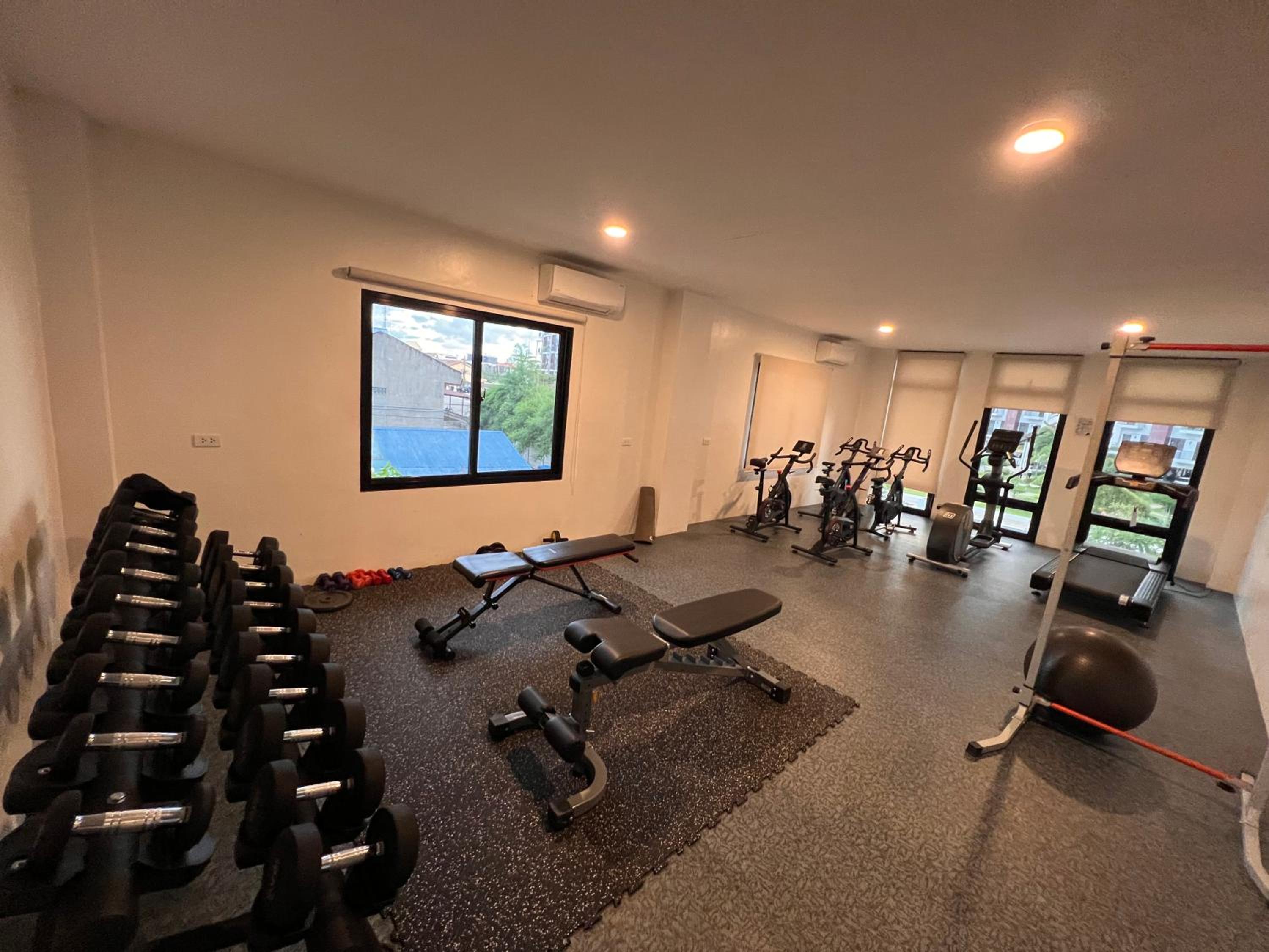 Seven-Eleven Inn 1BR Condo - Royal Oceancrest Mactan