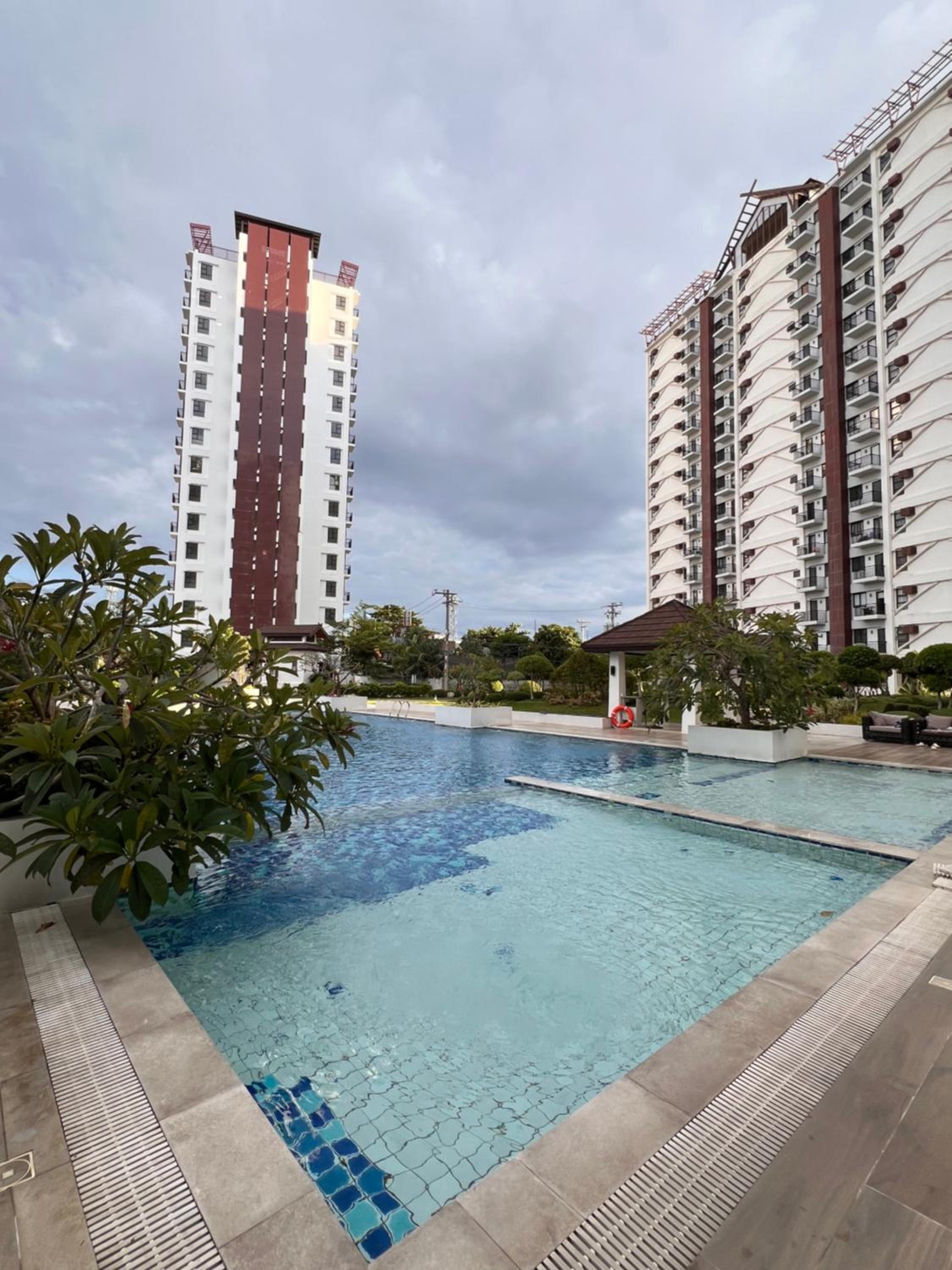 Seven-Eleven Inn 1BR Condo - Royal Oceancrest Mactan