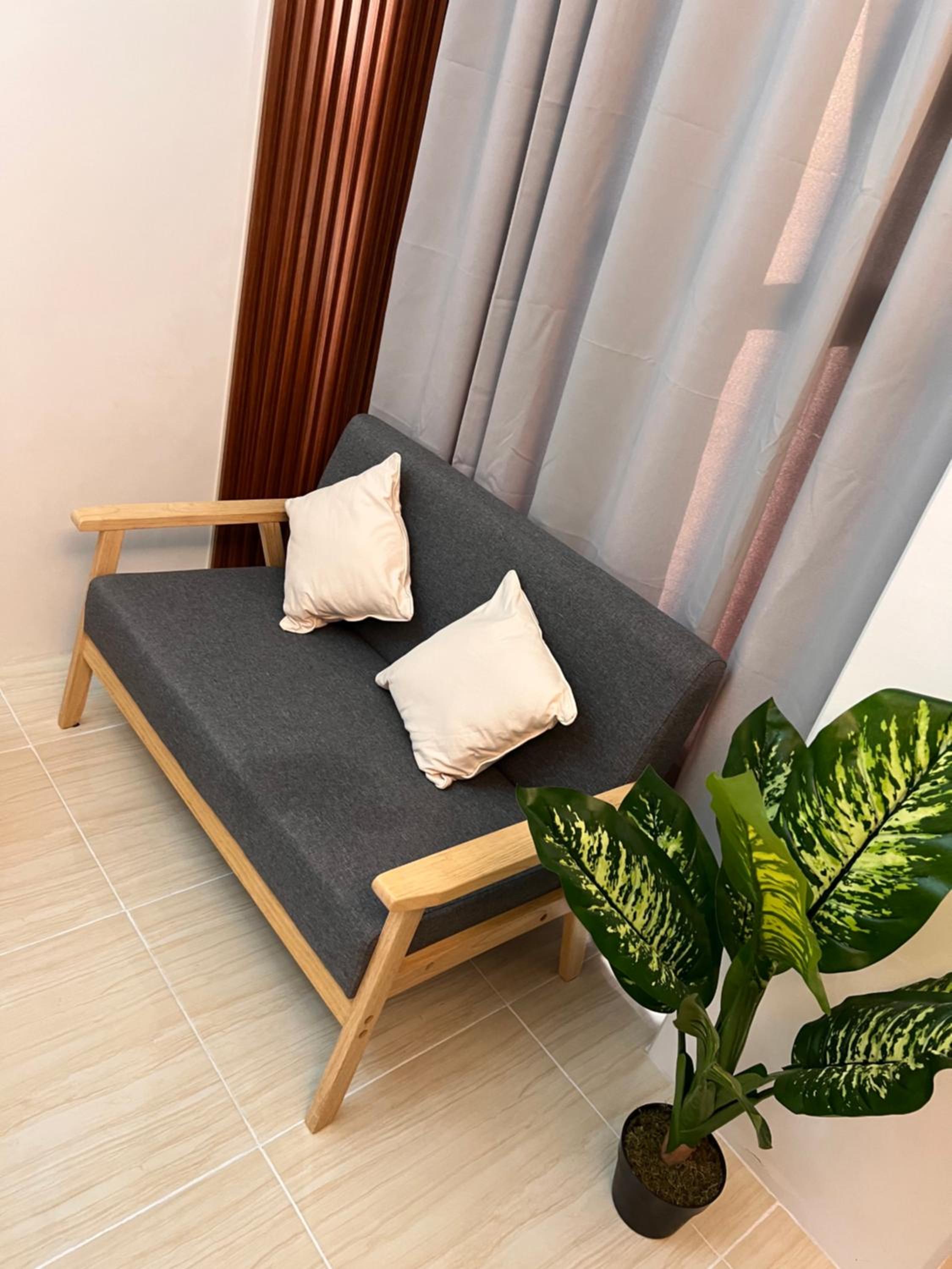 Seven-Eleven Inn 1BR Condo - Royal Oceancrest Mactan