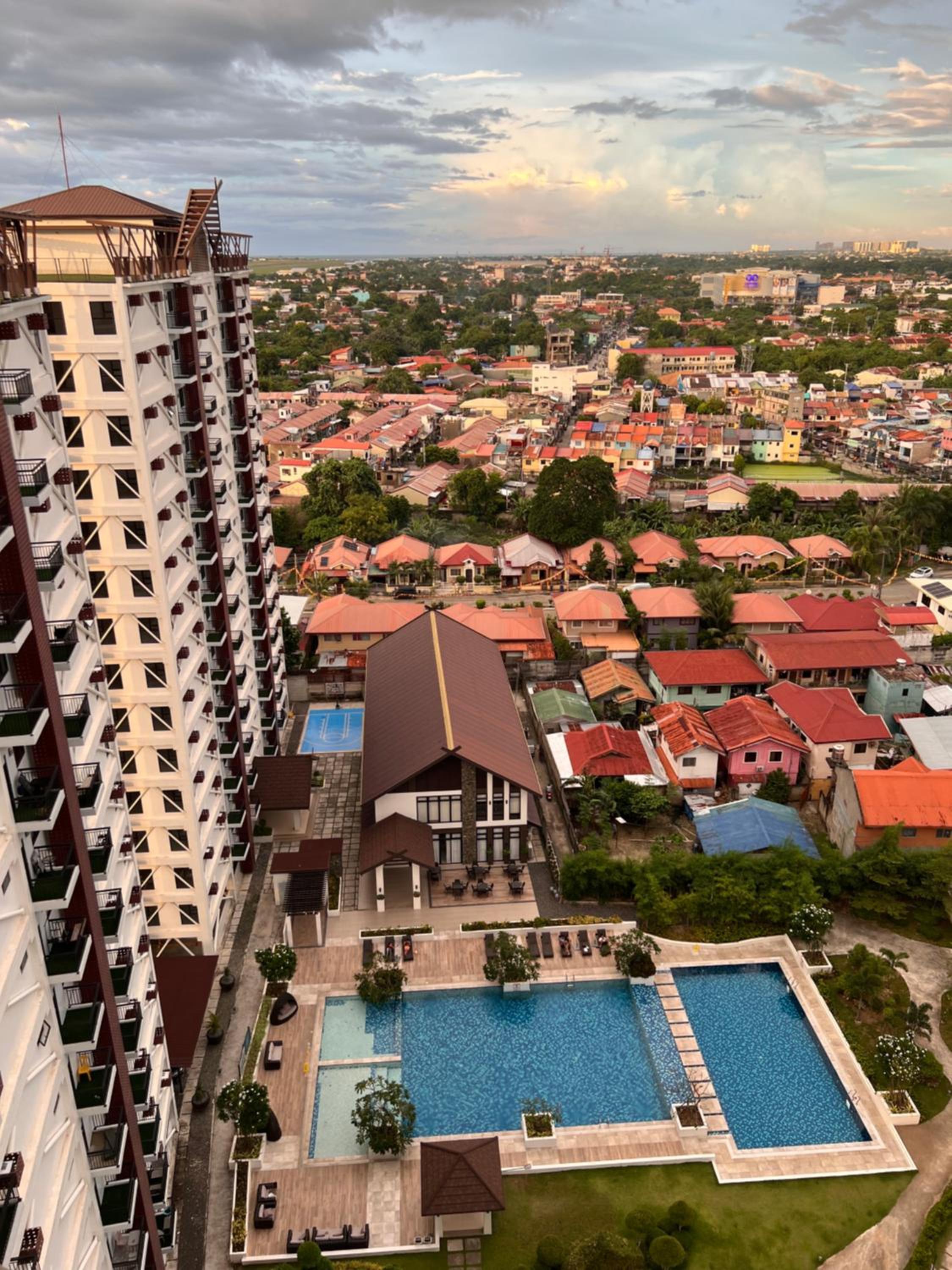 Seven-Eleven Inn 1BR Condo - Royal Oceancrest Mactan