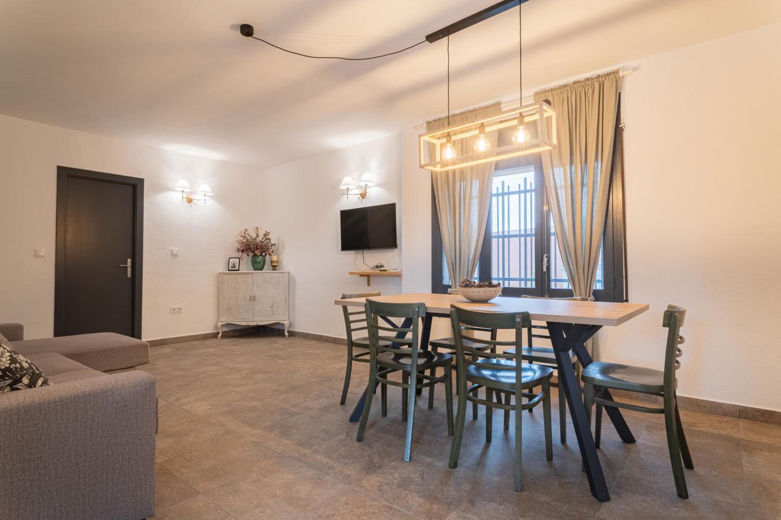 Can Davilas Rustic Mountain House